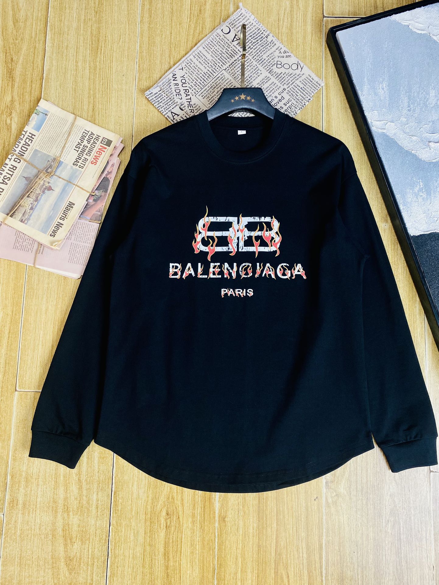 ！  🔥穿220斤 胖子福音 💞巴黎世家Balenciaga 原单品质情侣款 最新款 加厚长袖卫衣款打底