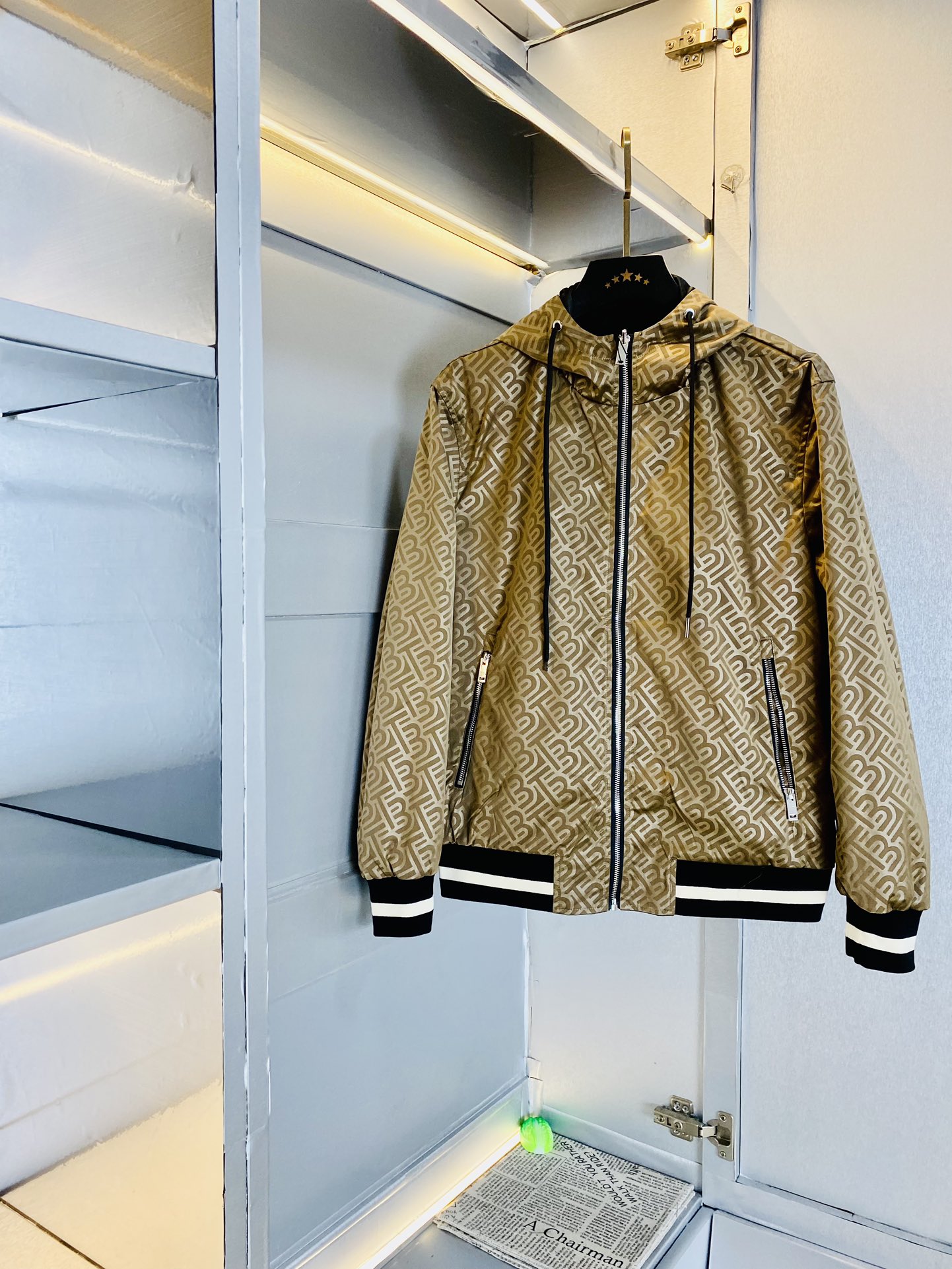 NO:129558,Wear on both sides!  The original order of the official website can wear 190 catties Burberry Burberry autumn style!  New jacket windbreaker, high-quality, original fabric, same style as internet celebrity, mold opening custom hardware accessories, super versatile, non-market ordinary version, random comparison, absolutely guaranteed quality, color picture, size M-3XL,,burberry,burberry,jackets & coats,jackets & coats,alexander wang19860909双面穿！ 官网原单货 可穿190斤巴宝莉Burberry 秋款！新款外套夹克防风衣 高版本高品质 原版面料网红明星同款 开模定制五金辅料 感非常舒服 超级百搭好看 非市场普通版本 随意对比 品质绝对保证 颜色图色 尺码M-3XL,,burberry,burberry,jackets & coats,jackets & coats,alexander wang,Men's clothing