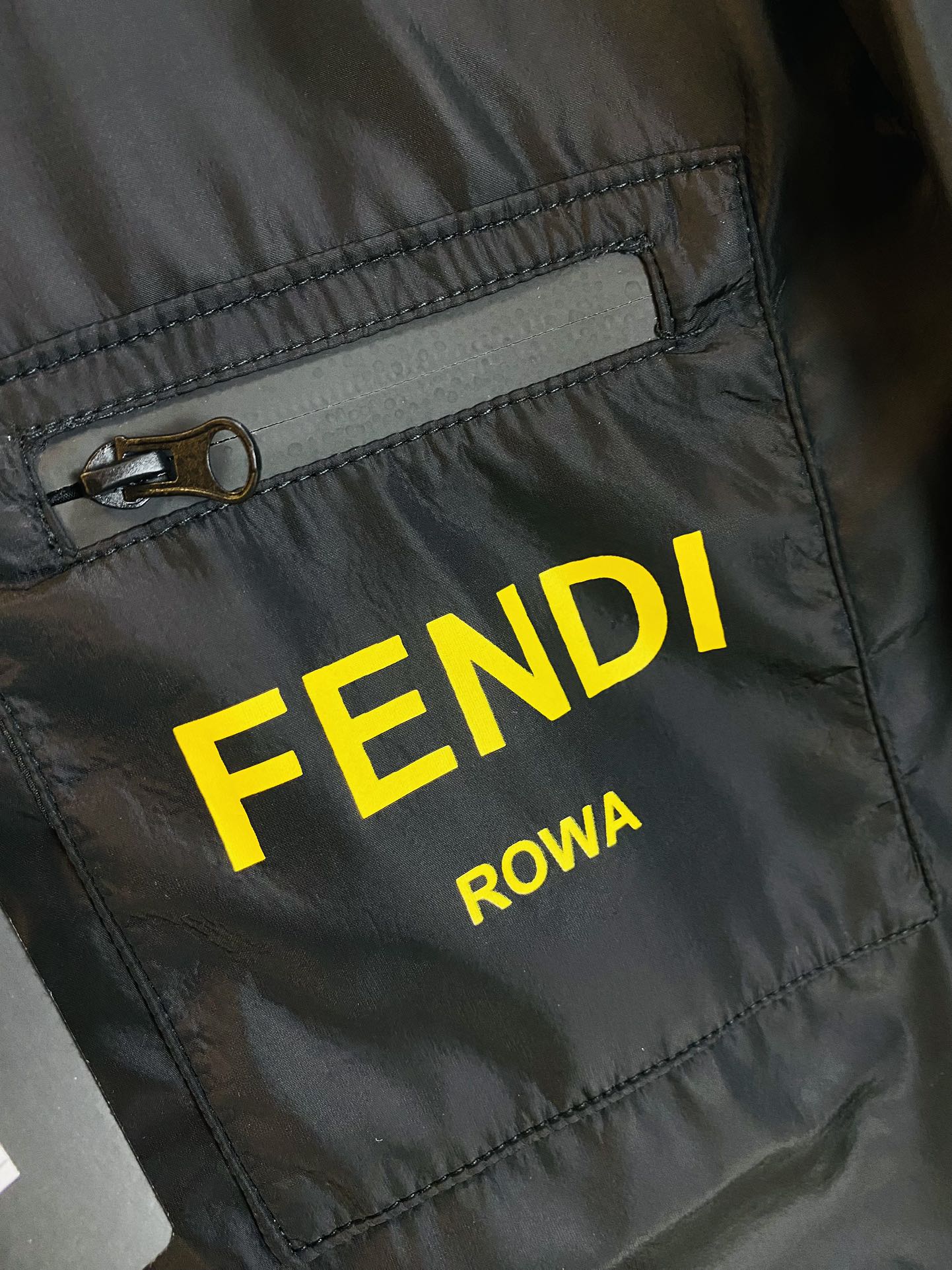 官网原单货可穿200斤芬迪Fendi2024秋款！新款外套夹克三标齐全带洗水唛高版本高品质原版面料网红明