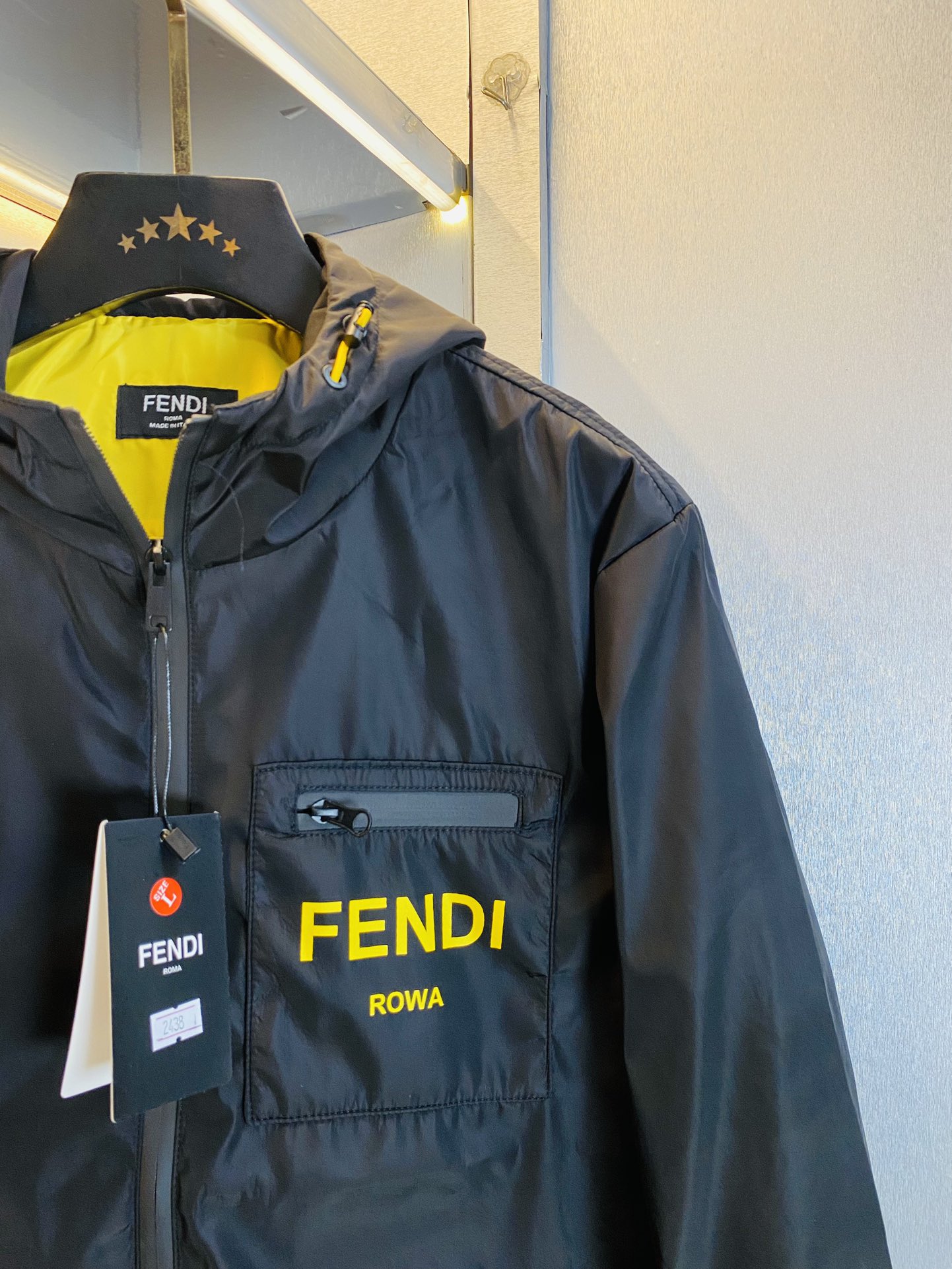 官网原单货可穿200斤芬迪Fendi2024秋款！新款外套夹克三标齐全带洗水唛高版本高品质原版面料网红明