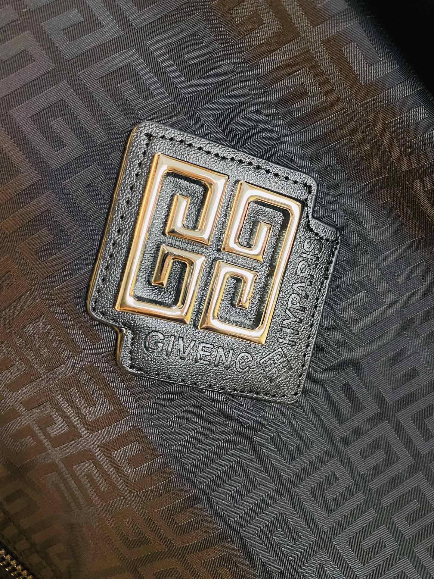 ！  官网原单货 可穿200斤🔥纪梵希Givenchy 秋款！新款外套夹克防风衣
⚠高版本⚠高品质 ⚠原
