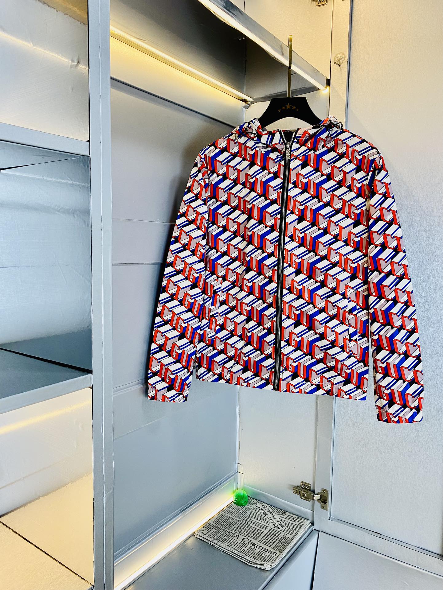 NO:119632,The original order of the official website can wear 200 kilograms of Gucci autumn style!  New jacket jacket windbreaker, high-quality, original fabric, same style as internet celebrity, mold opening custom hardware accessories, very comfortable, super versatile and beautiful jacket, non-market ordinary version, random comparison, absolutely guaranteed quality, color picture, size M-4XL,,gucci,jackets & coats,jackets & coats,alexander wang19860909官网原单货 可穿200斤古奇Gucci 秋款！新款外套夹克防风衣 高版本高品质 原版面料网红明星同款 开模定制五金辅料 感非常舒服 超级百搭好看的一款外套 非市场普通版本 随意对比 品质绝对保证 颜色图色 尺码M-4XL,,gucci,jackets & coats,jackets & coats,alexander wang,Men's clothing