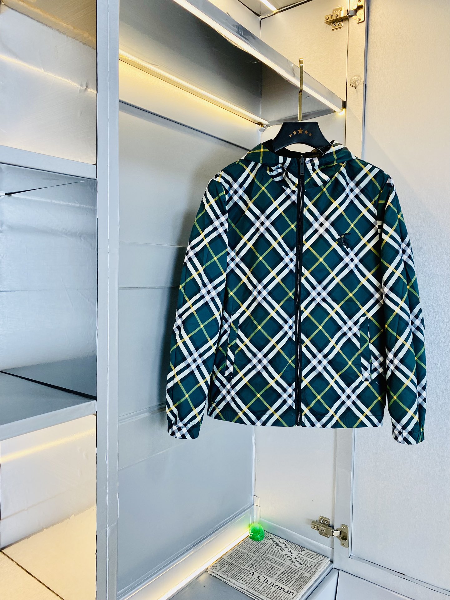 NO:119635,Wear on both sides!  The original order on the official website can wear 200 kilogram Burberry autumn style!  New jacket jacket windbreaker, high-quality, original fabric, same style as internet celebrity, mold opening custom hardware accessories, very comfortable, super versatile, beautiful jacket, non-market, ordinary version, random comparison, absolutely guaranteed quality, color, color, size M-4XL,,burberry,burberry,jackets & coats,jackets & coats,alexander wang19860909双面穿！ 官网原单货 可穿200斤巴宝莉Burberry 秋款！新款外套夹克防风衣 高版本高品质 原版面料网红明星同款 开模定制五金辅料 感非常舒服 超级百搭好看的一款外套 非市场普通版本 随意对比 品质绝对保证 颜色图色 尺码M-4XL,,burberry,burberry,jackets & coats,jackets & coats,alexander wang,Men's clothing