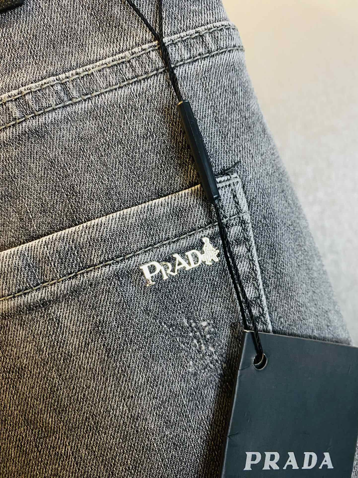 ！  原单货 可穿200斤🔥普拉达Prada  冬款新款专柜同步有售，时尚休闲裤直筒牛仔裤弹力牛仔裤，进