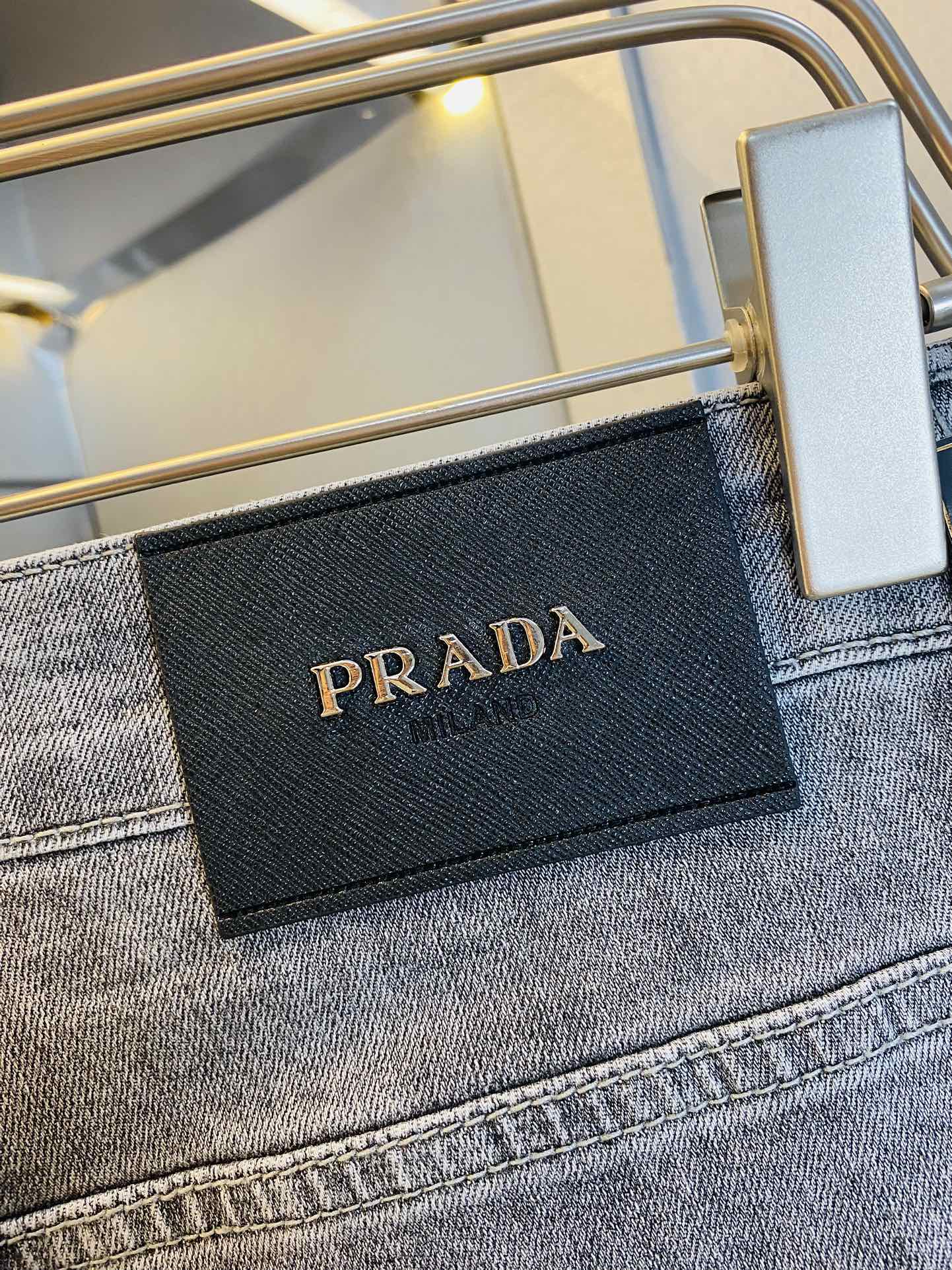 ！  原单货 可穿200斤🔥普拉达Prada  冬款新款专柜同步有售，时尚休闲裤直筒牛仔裤弹力牛仔裤，进