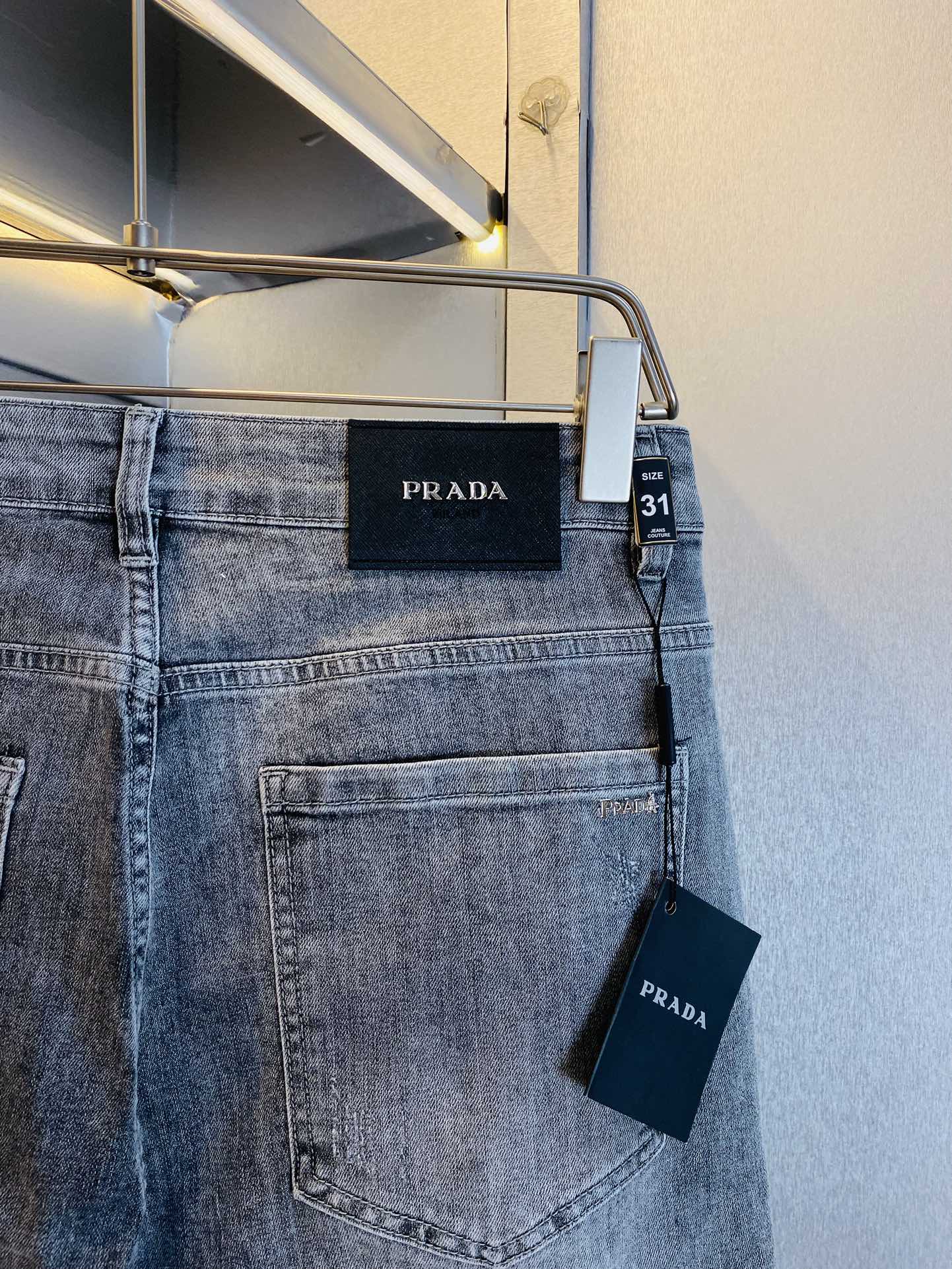 ！  原单货 可穿200斤🔥普拉达Prada  冬款新款专柜同步有售，时尚休闲裤直筒牛仔裤弹力牛仔裤，进