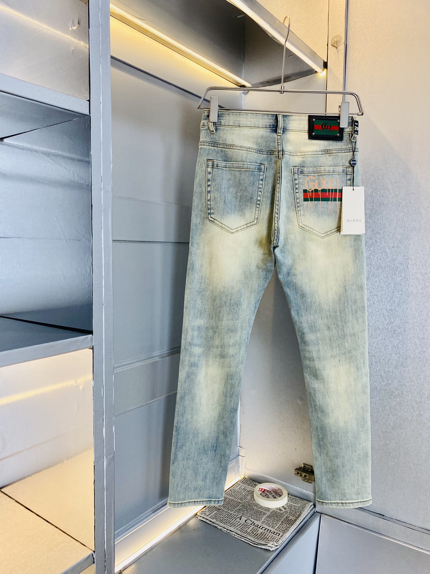 NO:124665,Original single product, 200 kilograms of Gucci 2025 winter new style counter is available at the same time, fashionable casual pants, straight jeans, elastic jeans, imported original fabric, comfortable and breathable upper body, top craft hardware accessories. Very high-end, super straight style, fashionable and stylish upper body!  A must-have item in the closet!  Size 29-38, gucci, jeans, alexander wang19860909原单货 可穿200斤古奇Gucci 2025 冬款新款专柜同步有售,时尚休闲裤直筒牛仔裤弹力牛仔裤,进口原版面料,上身舒适透气,顶级工艺五金配饰.档次极高,版型超正,上身时尚有型！衣橱必备单品！尺码29-38,,gucci,jeans,alexander wang,Men's clothing