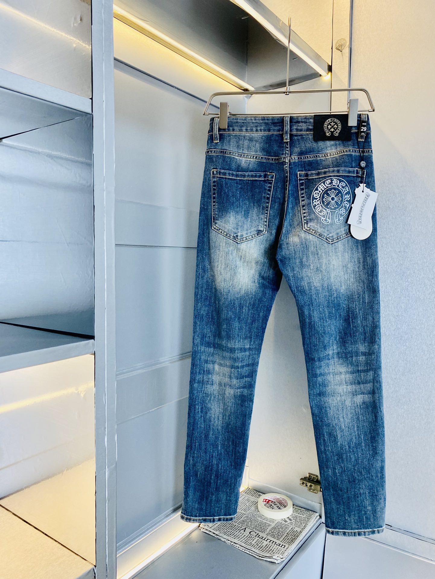 NO:124666,Original single product, 200 catties Croxin Chrome Hearts 2025 New winter style counter is available at the same time, fashionable casual pants, straight jeans, elastic jeans, imported original fabric, comfortable and breathable upper body, top craft hardware accessories. Very high-end, super straight style, fashionable and stylish upper body!  A must-have item in the closet!  Size 29-38, Chrome hearts, Chrome hearts, jeans, alexander wang19860909原单货 可穿200斤克罗心Chrome Hearts 2025 冬款新款专柜同步有售,时尚休闲裤直筒牛仔裤弹力牛仔裤,进口原版面料,上身舒适透气,顶级工艺五金配饰.档次极高,版型超正,上身时尚有型！衣橱必备单品！尺码29-38,,chrome hearts,chrome hearts,jeans,alexander wang,Men's clothing