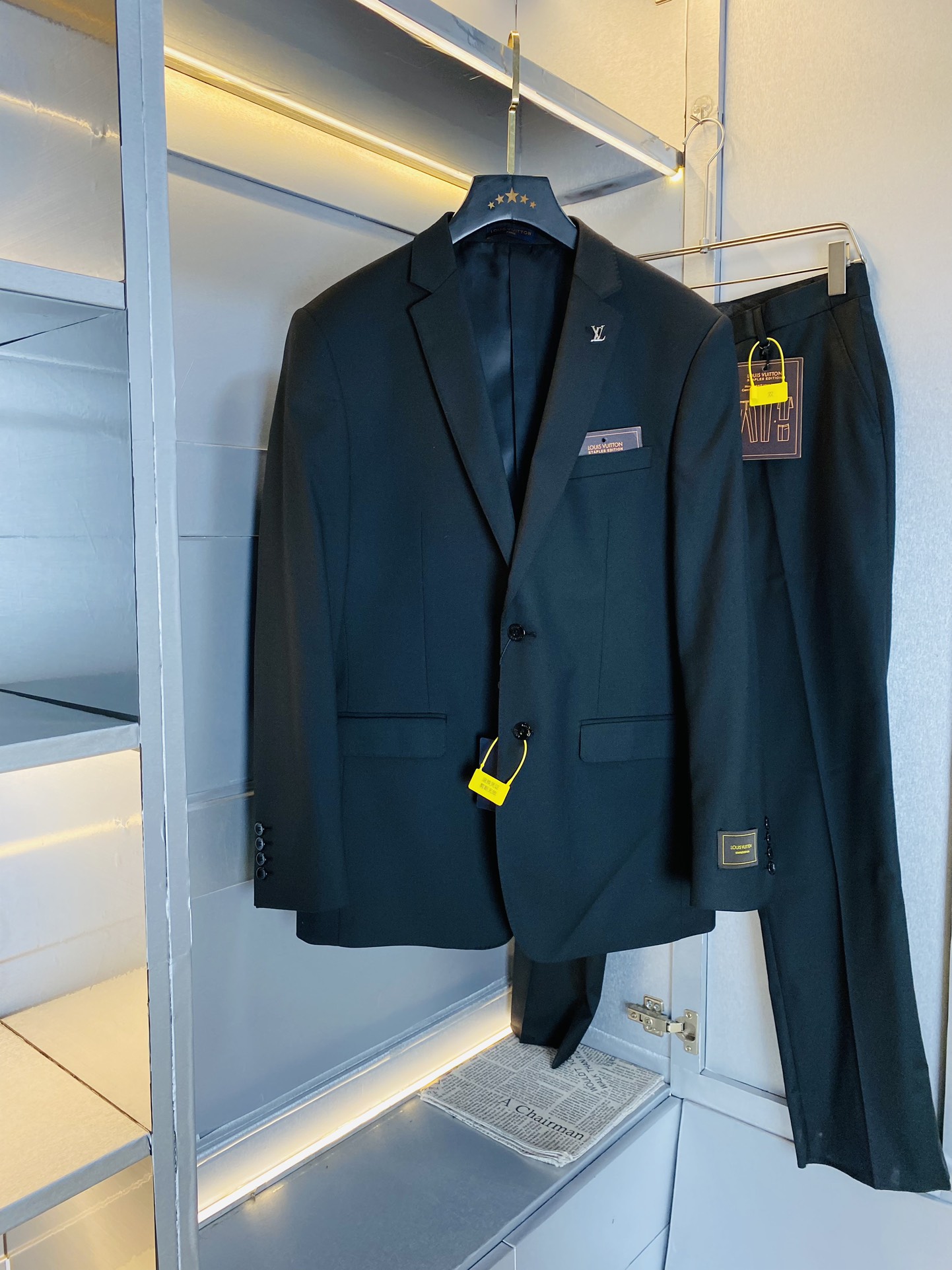 NO:472560,The original order of the official website can wear 220 catties Louis Vuitton Lv 2025 autumn and winter style!  New suit jacket suit suit dress suit complete three standards, high-quality wash water mark, original fabric same style as internet celebrities, not only sold!  Customized hardware and accessories with mold opening feel very comfortable, super versatile and beautiful, non-market ordinary version, random comparison, absolutely guaranteed quality, color picture, size M-4XL (175/130 catties wear M),,louis vuitton,louis vuitton,jackets & coats,business suit,alexander wang19860909官网原单货 可穿220斤路易威登Lv 2025秋冬款！新款西装外套西装套装礼服套装 三标齐全 带洗水唛高版本高品质 原版面料网红明星同款,不单卖！ 开模定制五金辅料 感非常舒服 超级百搭好看 非市场普通版本 随意对比 品质绝对保证 颜色图色 尺码M-4XL (175/130斤穿M),,louis vuitton,louis vuitton,jackets & coats,business suit,alexander wang,Men's clothing