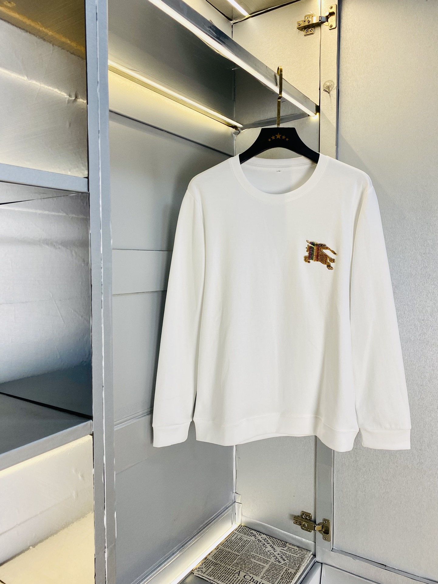 NO:133737,The official website can wear 200 kilograms of fat man's gospel. Burberry Burberry original quality, complete three standards, latest style, men's sweatshirt, T-shirt, selected counter custom-made top double mercerized cotton imported fabric, all details are perfectly 1 to 1 replica, restore the authentic 100% original hardware, high-end customized auxiliary materials, original factory original standard, excellent upper body effect!  Code count: M-4XL, burberry, burberry, hoodie, sweatshirts, tees, t-shirt, alexander wang19860909官网款可穿200斤胖子福音 巴宝莉Burberry 原单品质 三标齐全 最新款 衣服男装卫衣T恤 精选专柜订制顶级双丝光棉进口面料 所有细节做工完美1比1复刻 还原正品百分百 原版五金 高端订制辅料 原厂原标 上身效果超赞！码数:M-4XL,,burberry,burberry,hoodie,sweatshirts,tees，t-shirt,alexander wang,Men's clothing