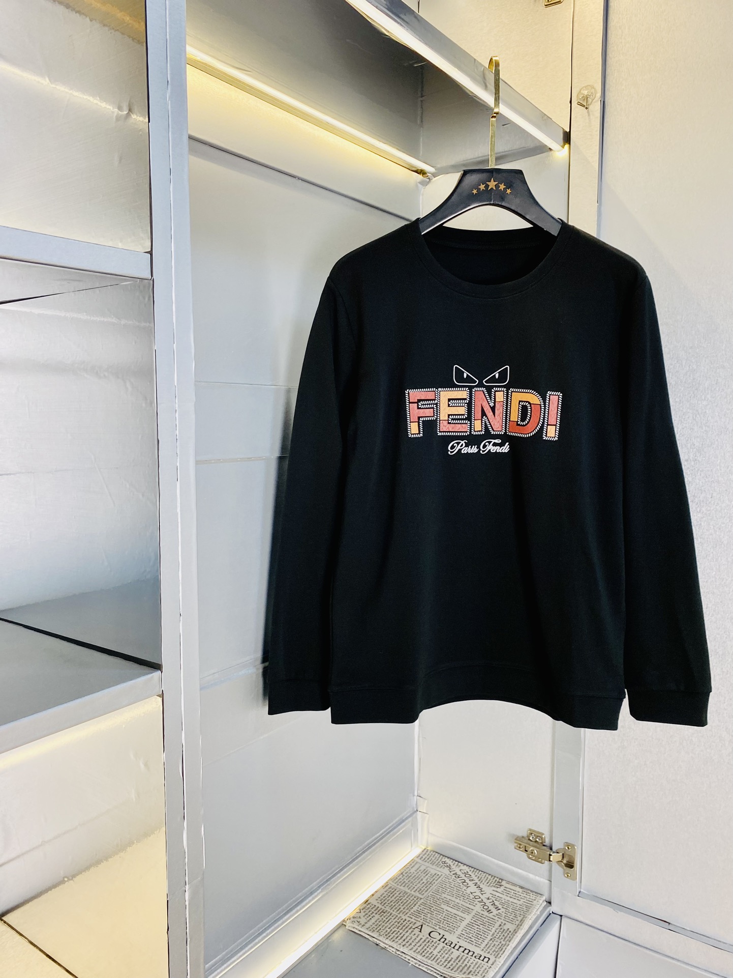 NO:133739,The official website can wear 200 kilograms of fat man's gospel FENDI original single quality, complete three standards, latest style, men's sweatshirt T-shirt, selected counter custom-made top double mercerized cotton imported fabric, all details are perfectly 1 to 1 replica, restore the authentic 100% original hardware, high-end customized auxiliary materials, original factory original standard, excellent upper body effect!  Number of codes: M-4XL, fendi, fendi, hoodie, sweatshirts, tees, t-shirt, alexander wang19860909官网款可穿200斤胖子福音 芬迪FENDI 原单品质 三标齐全 最新款 衣服男装卫衣T恤 精选专柜订制顶级双丝光棉进口面料 所有细节做工完美1比1复刻 还原正品百分百 原版五金 高端订制辅料 原厂原标 上身效果超赞！码数:M-4XL,,fendi,fendi,hoodie,sweatshirts,tees，t-shirt,alexander wang,Men's clothing