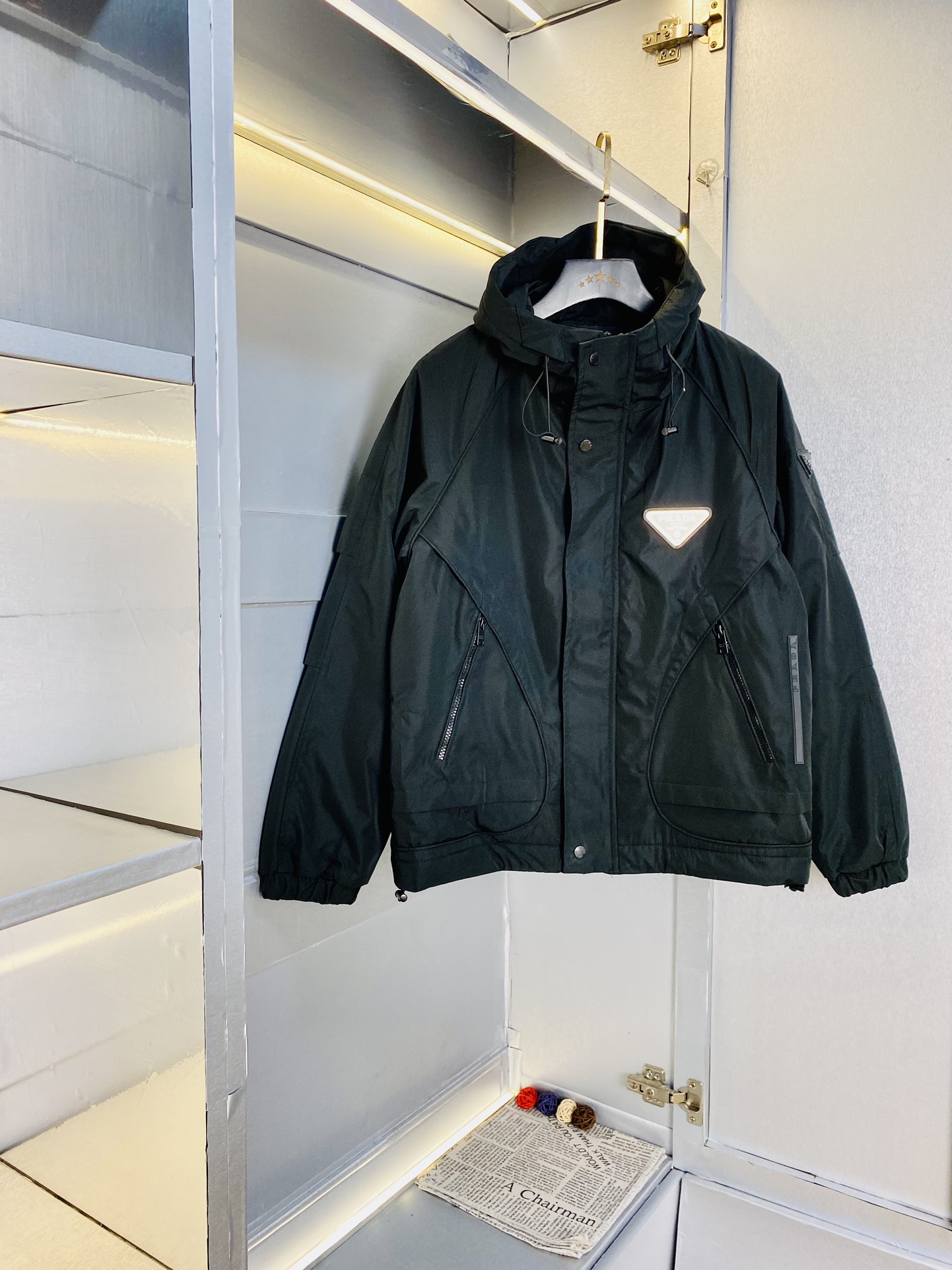 NO:116403,The original order of the official website can wear 200 catties Prada Prada 2025 winter style!  New cotton coat, cotton coat, jacket, high-quality, original fabric, same style as internet celebrity, mold opening custom hardware accessories, very comfortable, super versatile, beautiful jacket, non-market, ordinary version, random comparison, absolutely guaranteed quality, color, color, size M-3XL,,prada,prada, jackets & coats,jackets & coats,alexander wang19860909官网原单货 可穿200斤普拉达Prada 2025冬款！新款棉衣外套棉服外套夹克 高版本高品质 原版面料网红明星同款 开模定制五金辅料 感非常舒服 超级百搭好看的一款外套 非市场普通版本 随意对比 品质绝对保证 颜色图色 尺码M-3XL,,prada,prada,jackets & coats,jackets & coats,alexander wang,Men's clothing