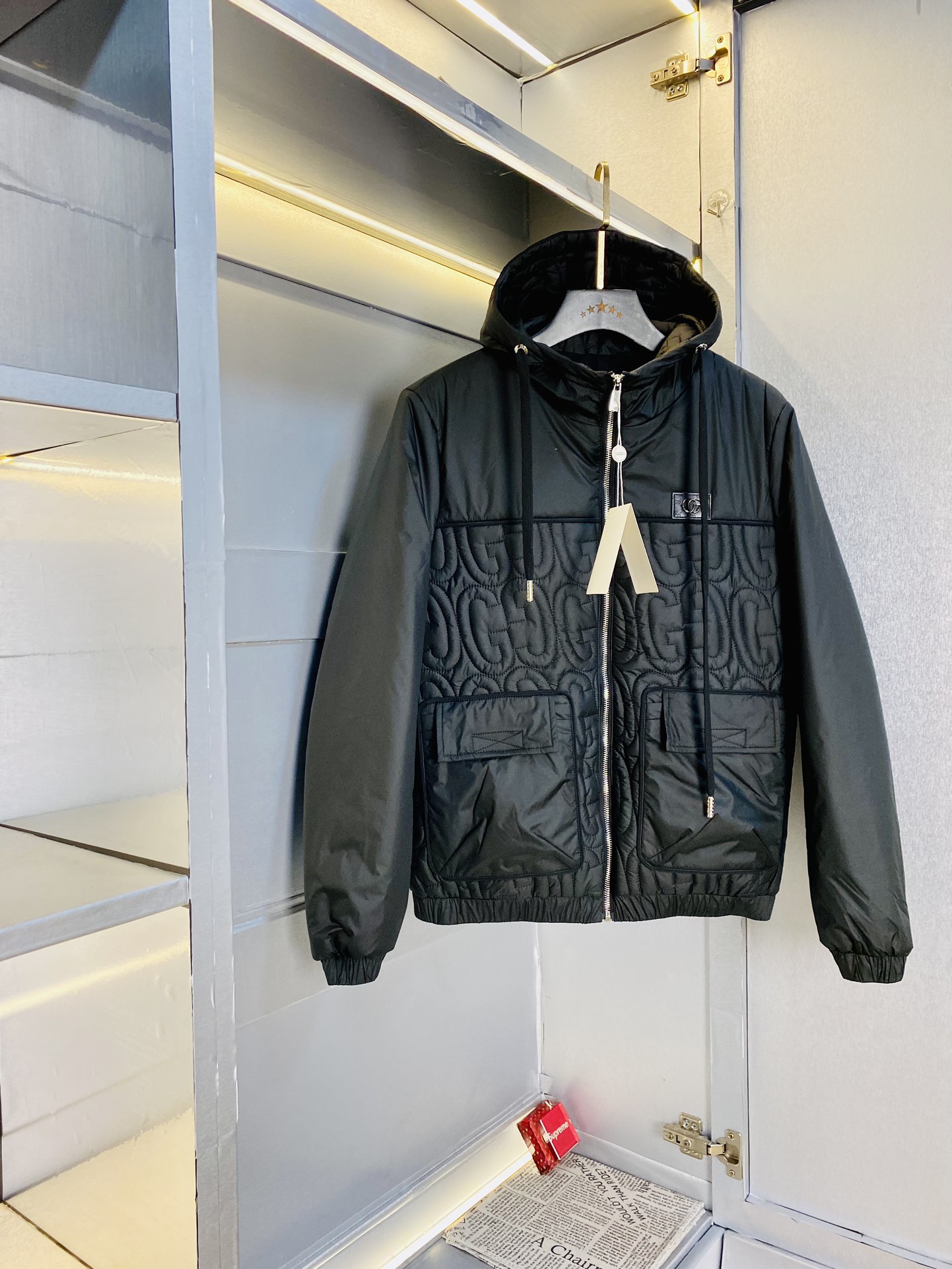 NO:126090,The original order of the official website can wear 190 kilograms of Gucci Gucci 2025 winter style!  New cotton coat, cotton coat, jacket, high-quality, original fabric, internet celebrity, same style, custom hardware and accessories for opening molds, very comfortable, super versatile, beautiful jacket, non-market, ordinary version, random comparison, absolutely guaranteed quality, color, color, size M-3XL,, gucci, jackets & coats, jackets & coats, alexander wang19860909官网原单货 可穿190斤古奇Gucci 2025冬款！新款棉衣外套棉服外套夹克 高版本高品质 原版面料网红明星同款 开模定制五金辅料 感非常舒服 超级百搭好看的一款外套 非市场普通版本 随意对比 品质绝对保证 颜色图色 尺码M-3XL,,gucci,jackets & coats,jackets & coats,alexander wang,Men's clothing