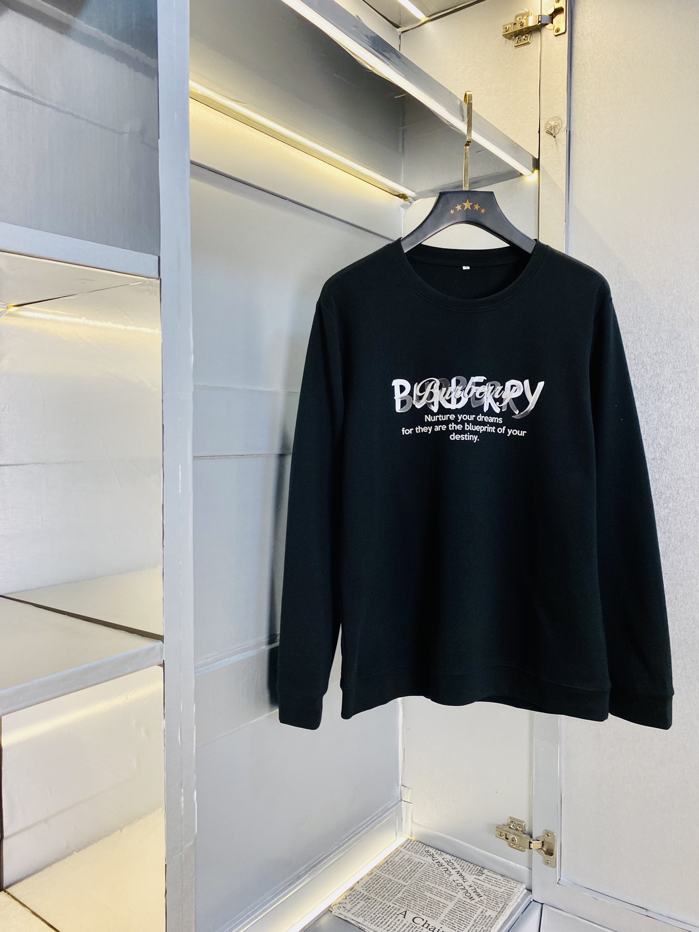 NO:126116,The official website can wear 200 kilograms of fat man's gospel. Burberry Burberry original quality, complete three standards, latest 2025 clothes, men's sweatshirts, T-shirts, selected counters to customize the top-grade double mercerized cotton imported fabric. All details are perfectly 1 to 1 replica, restore the authentic 100% original hardware, high-end customized auxiliary materials, original factory original standard, the upper body effect is excellent!  Code count: M-4XL, burberry, burberry, hoodie, sweatshirts, tees, t-shirt, alexander wang19860909官网款可穿200斤胖子福音 巴宝莉Burberry 原单品质 三标齐全 2025最新款 衣服男装卫衣T恤 精选专柜订制顶级双丝光棉进口面料 所有细节做工完美1比1复刻 还原正品百分百 原版五金 高端订制辅料 原厂原标 上身效果超赞！码数:M-4XL,,burberry,burberry,hoodie,sweatshirts,tees，t-shirt,alexander wang,Men's clothing