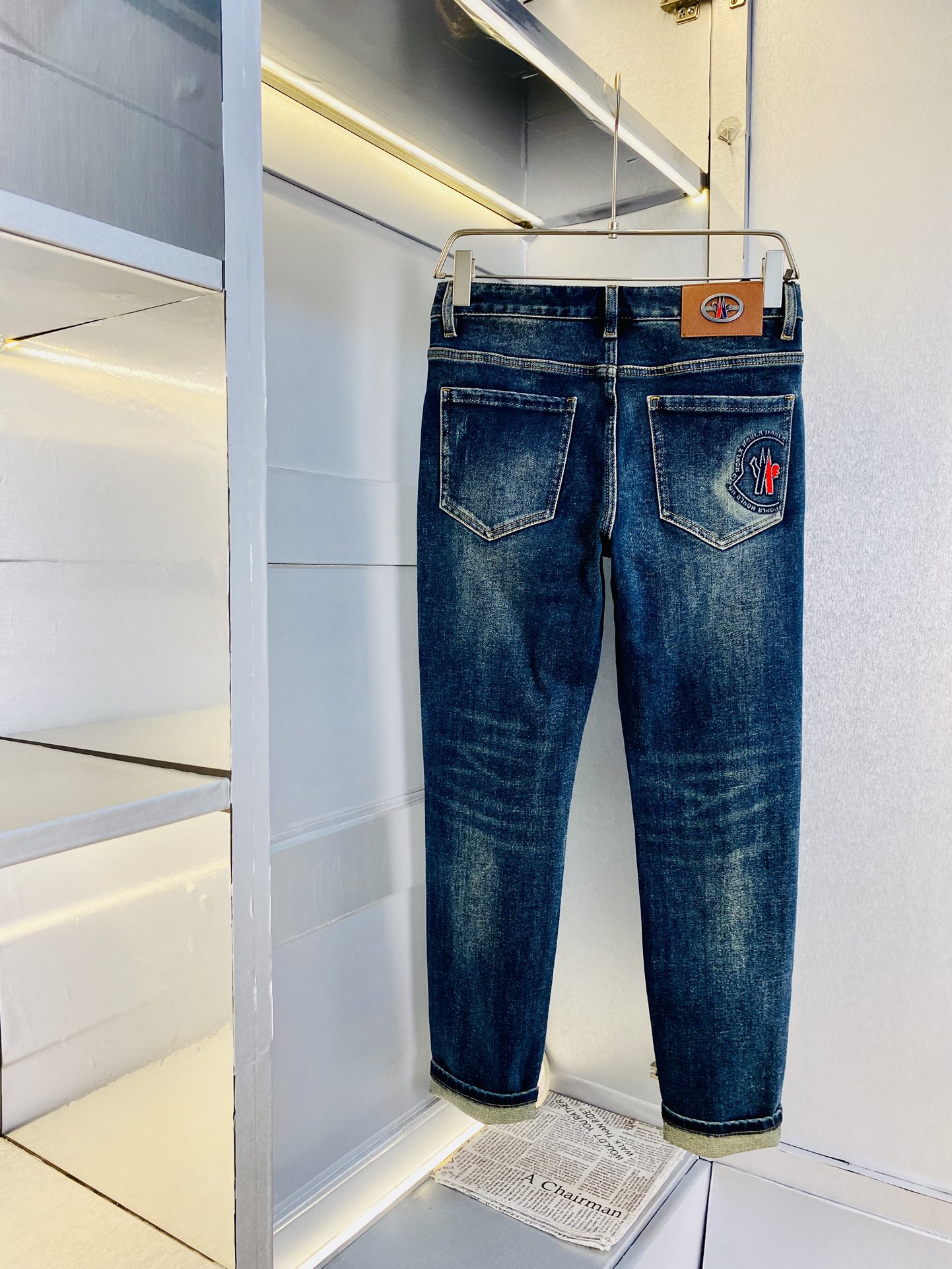 NO:117892,Original single product, 200 kilogram masked Moncler 2025 new counter is available at the same time, fashionable casual pants and elastic jeans, imported original fabric, comfortable and breathable upper body, top craft hardware accessories. Very high-end, super positive style, fashionable and stylish upper body!  A must-have item in the closet!  Size 29-38, christian louboutin, Moncler, jeans, alexander wang19860909原单货 可穿200斤蒙口Moncler 2025新款专柜同步有售,时尚休闲裤弹力牛仔裤,进口原版面料,上身舒适透气,顶级工艺五金配饰.档次极高,版型超正,上身时尚有型！衣橱必备单品！尺码29-38,,christian louboutin,Moncler,jeans,alexander wang,Men's clothing