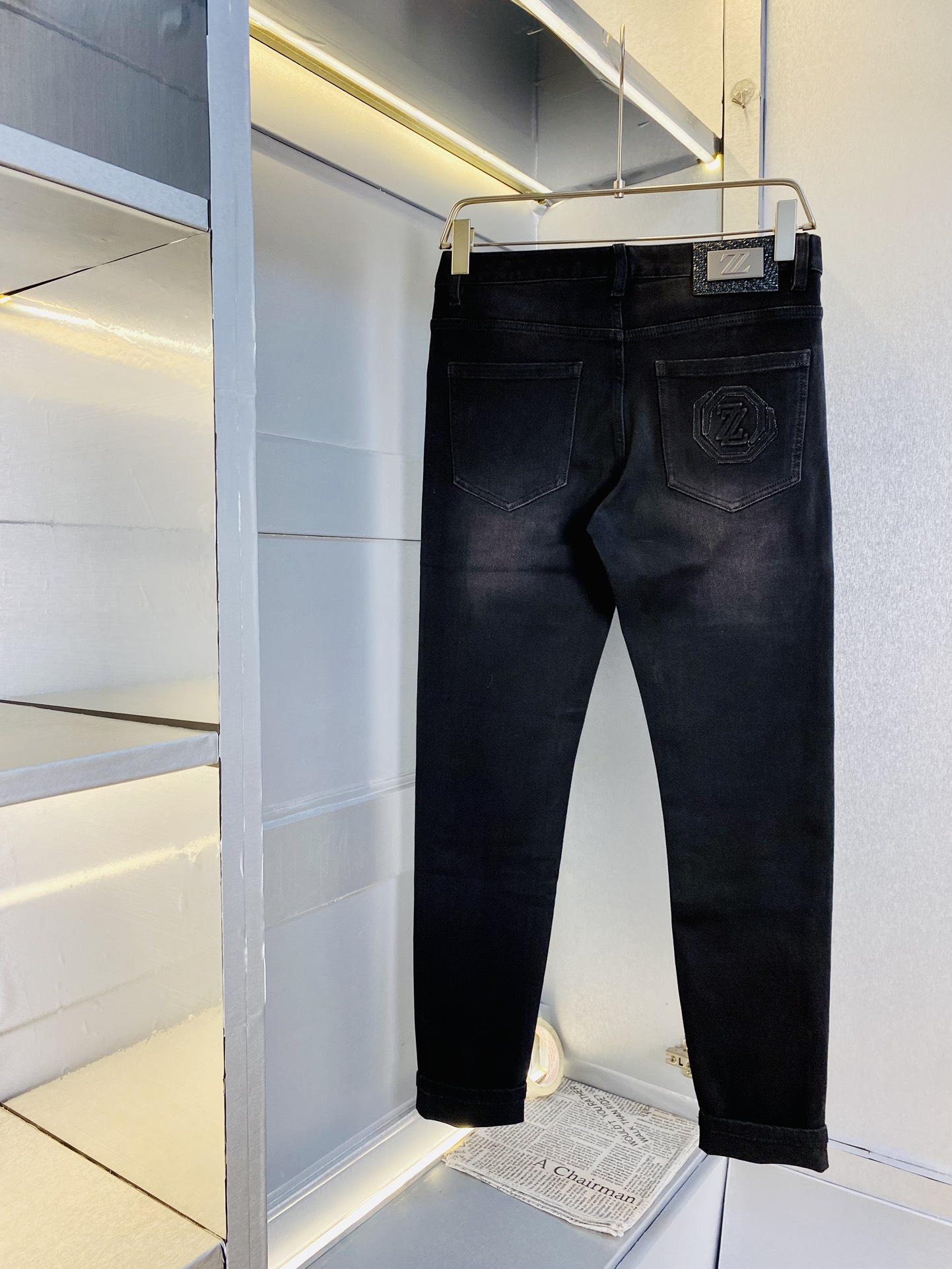 NO:117869,Original single product, 200 kilograms of ZEGNA 2025 new counter is available at the same time, fashionable casual pants and elastic jeans, imported original fabric, comfortable and breathable upper body, top craft hardware accessories. Very high-end, super positive style, fashionable and stylish upper body!  A must-have item in the closet!  Size 29-38, zegna, jeans, alexander wang19860909原单货 可穿200斤杰尼亚ZEGNA 2025新款专柜同步有售,时尚休闲裤弹力牛仔裤,进口原版面料,上身舒适透气,顶级工艺五金配饰.档次极高,版型超正,上身时尚有型！衣橱必备单品！尺码29-38,,zegna,jeans,alexander wang,Men's clothing