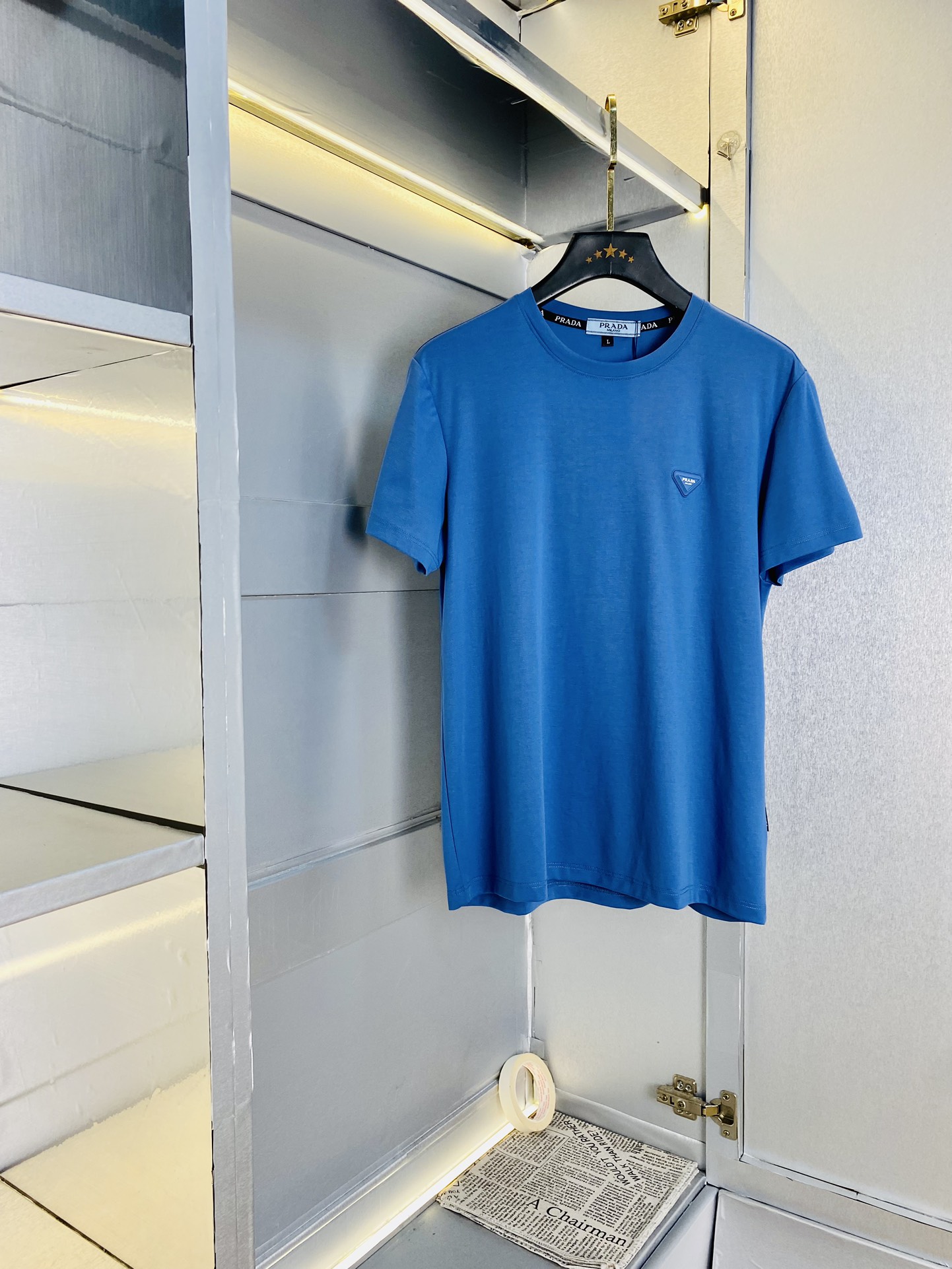 NO:513777,200 catties Prada Prada Original single quality 2025 latest short-sleeved counter customized top-grade double mercerized cotton imported fabrics All details are perfectly 1 to 1 replicate, restore the authentic 100% original hardware High-end custom auxiliary materials Original factory original standard The upper body effect is excellent Number of codes M-4XL,,prada,prada,T-shirt,alexander wang19860909可穿200斤 普拉达Prada 原单品质 2025最新款短袖 精选专柜订制顶级双丝光棉进口面料 所有细节做工完美1比1复刻 还原正品百分百 原版五金 高端订制辅料 原厂原标 上身效果超赞 码数 M-4XL,,prada,prada,T-shirt,alexander wang,Men's clothing