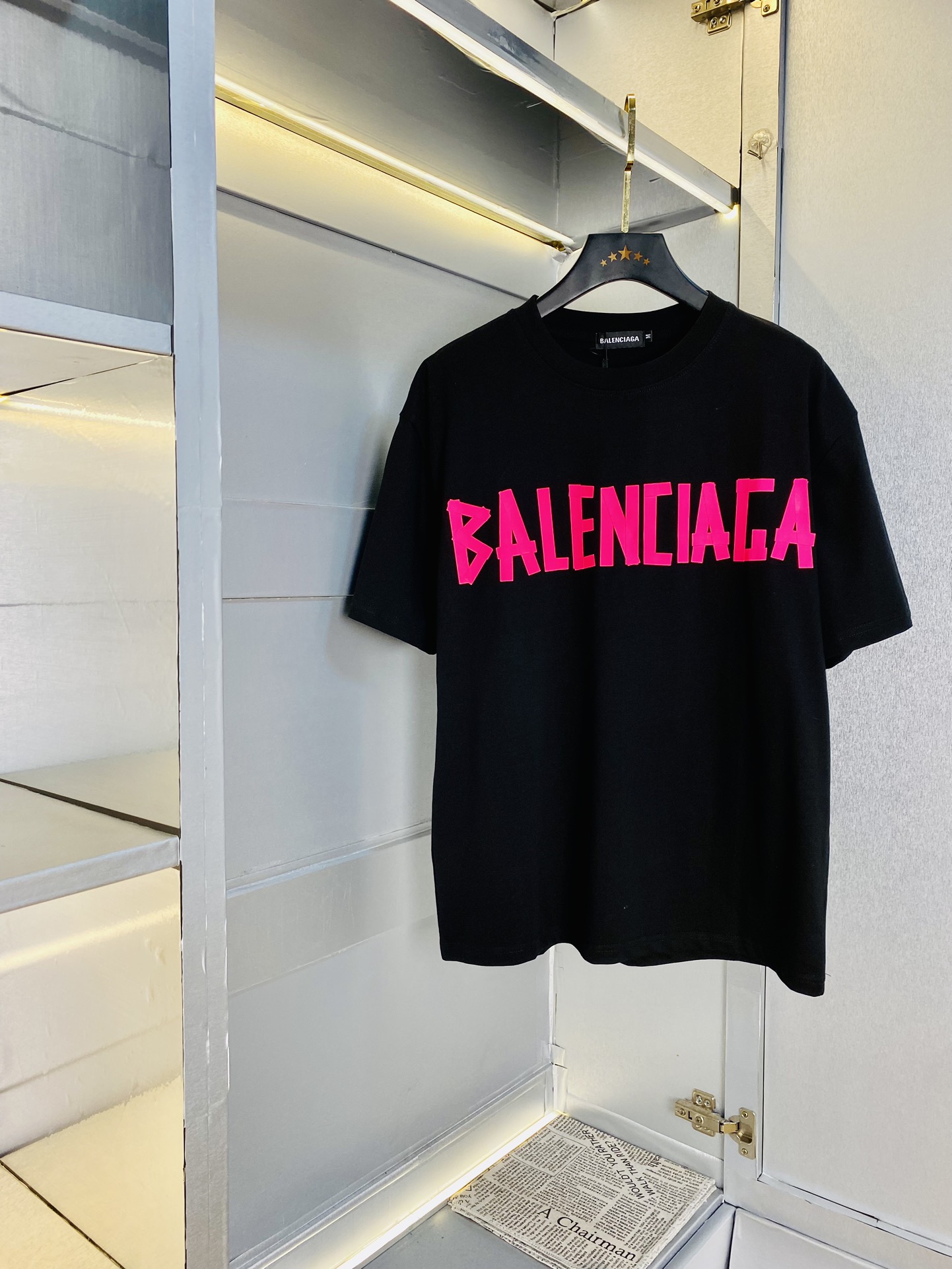 NO:480910,Wearable 220 kilograms Couple model Balenciaga Original quality 2025 latest men's short-sleeved T-shirt with high-end printed workmanship!  Selected counter custom-made pure cotton imported fabrics, all details are perfectly 1 to 1 replica, restore the authenticity 100% original hardware, high-end customized auxiliary materials, original factory original standard, excellent upper body effect!  S-XL (170/140 catties wear S), balenciaga, balenciaga, T-shirt, tees, t-shirt, alexander wang19860909可穿220斤 情侣款 巴黎世家Balenciaga 原单品质 2025最新款 男装短袖T恤 高级印花做工！精选专柜订制纯棉进口面料 所有细节做工完美1比1复刻 还原正品百分百 原版五金 高端订制辅料 原厂原标 上身效果超赞！码数S-XL（170/140斤穿S）,,balenciaga,balenciaga,T-shirt,tees，t-shirt,alexander wang,Men's clothing