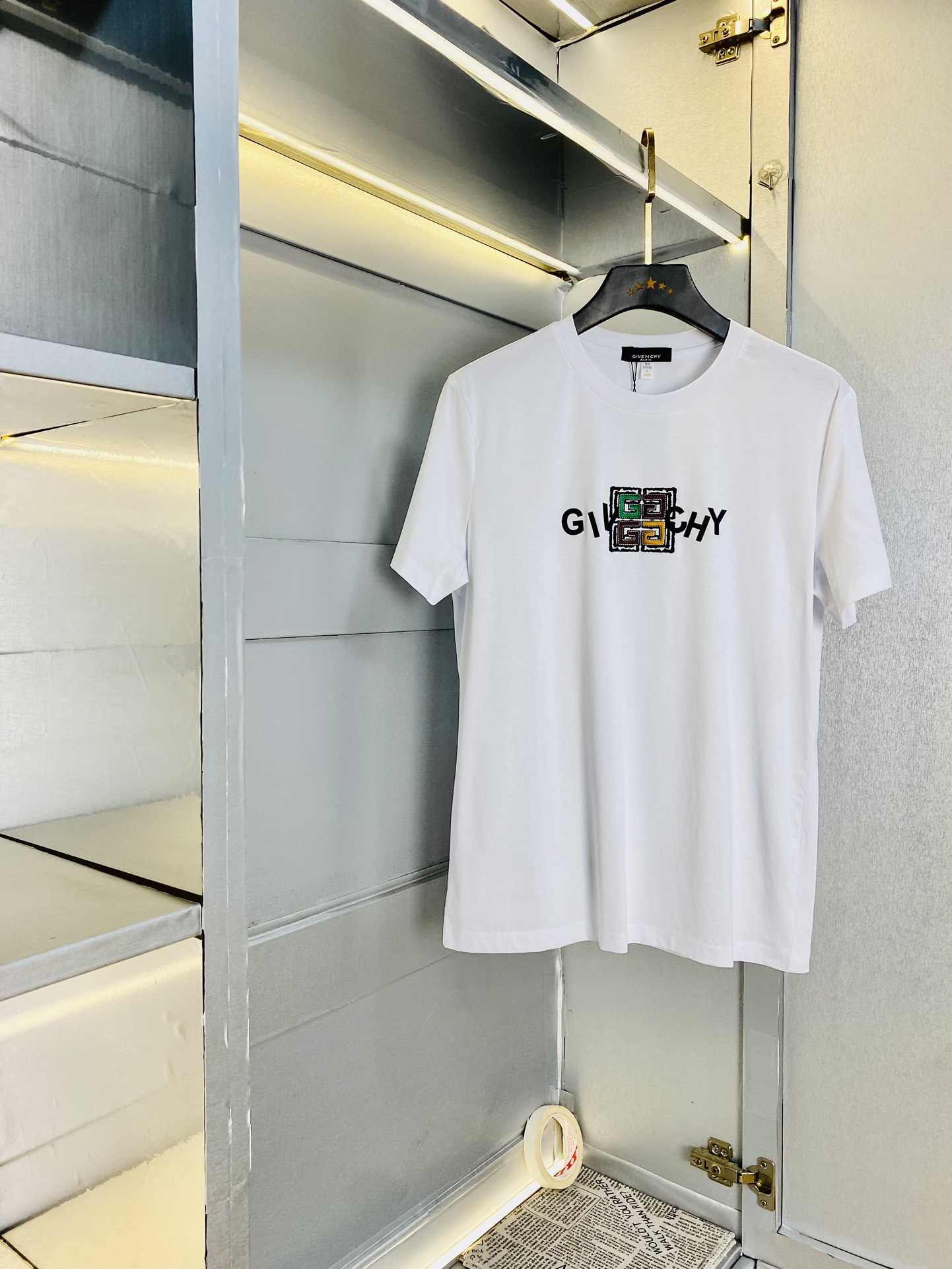 NO:122837,200 catties Givenchy Givenchy original single quality Latest short-sleeved special counter customized top-grade double mercerized cotton imported fabrics All details are perfectly 1 to 1 replicate, restore the authentic 100% original hardware High-end custom auxiliary materials Original factory original standard The upper body effect is excellent Number of codes M-4XL,, given, given, given, T-shirt, alexander wang19860909可穿200斤 纪梵希Givenchy 原单品质 最新款短袖 精选专柜订制顶级双丝光棉进口面料 所有细节做工完美1比1复刻 还原正品百分百 原版五金 高端订制辅料 原厂原标 上身效果超赞 码数 M-4XL,,givenchy,givenchy,T-shirt,alexander wang,Men's clothing