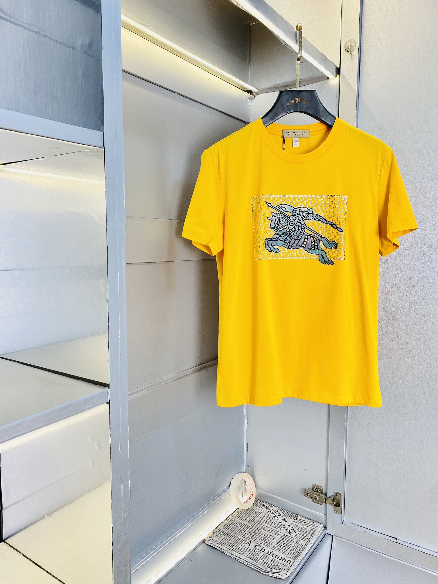 NO:119648,200 catties Burberry Burberry Original quality Latest short-sleeved counter customized top-grade double mercerized cotton imported fabrics All details are perfectly 1 to 1 replicate, restore the authentic 100% original hardware High-end custom auxiliary materials Original factory original standard The upper body effect is excellent Number of codes M-4XL,,burberry,burberry,T-shirt,alexander wang19860909可穿200斤 巴宝莉Burberry 原单品质 最新款短袖 精选专柜订制顶级双丝光棉进口面料 所有细节做工完美1比1复刻 还原正品百分百 原版五金 高端订制辅料 原厂原标 上身效果超赞 码数 M-4XL,,burberry,burberry,T-shirt,alexander wang,Men's clothing