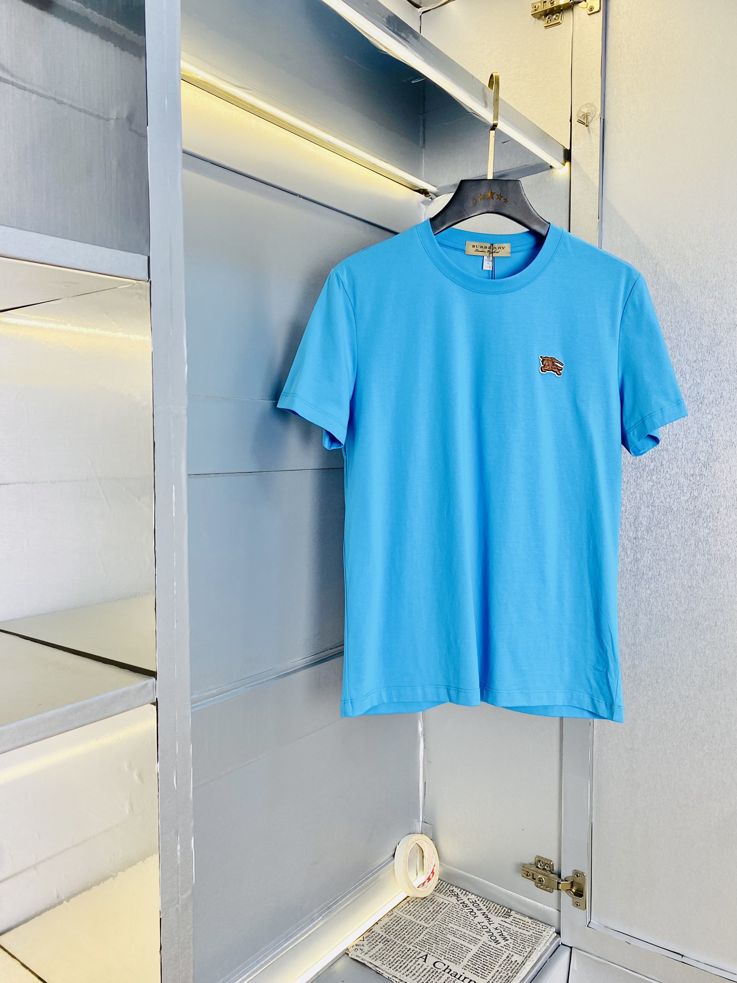 NO:159127,200 catties Burberry Burberry Original quality Latest short-sleeved counter customized top-grade double mercerized cotton imported fabrics All details are perfectly 1 to 1 replicate, restore the authentic 100% original hardware High-end custom auxiliary materials Original factory original standard The upper body effect is excellent Number of codes M-4XL,,burberry,burberry,T-shirt,alexander wang19860909可穿200斤 巴宝莉Burberry 原单品质 最新款短袖 精选专柜订制顶级双丝光棉进口面料 所有细节做工完美1比1复刻 还原正品百分百 原版五金 高端订制辅料 原厂原标 上身效果超赞 码数 M-4XL,,burberry,burberry,T-shirt,alexander wang,Men's clothing