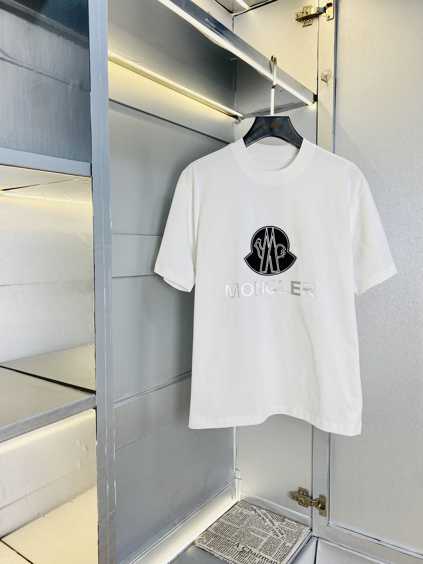 NO:131020,Wearing 210 pounds, Fatty Gospel, couple outfit, Moncler, original quality, 2025 latest style, men's short-sleeved T-shirt, selected counter customized top mercerized cotton imported fabric, all details are perfectly 1 to 1 replica, restore the authenticity 100% original hardware, high-end customized auxiliary materials, original factory original standard, excellent upper body effect!  M-3XL (175/130 catties M), christian louboutin, Moncler, T-shirt, tees, t-shirt, alexander wang19860909穿210斤 胖子福音 情侣装蒙口Moncler 原单品质 2025最新款 男装短袖T恤 精选专柜订制顶级丝光棉进口面料 所有细节做工完美1比1复刻 还原正品百分百 原版五金 高端订制辅料 原厂原标 上身效果超赞！码数偏大M-3XL(175/130斤穿M),,christian louboutin,Moncler,T-shirt,tees，t-shirt,alexander wang,Men's clothing