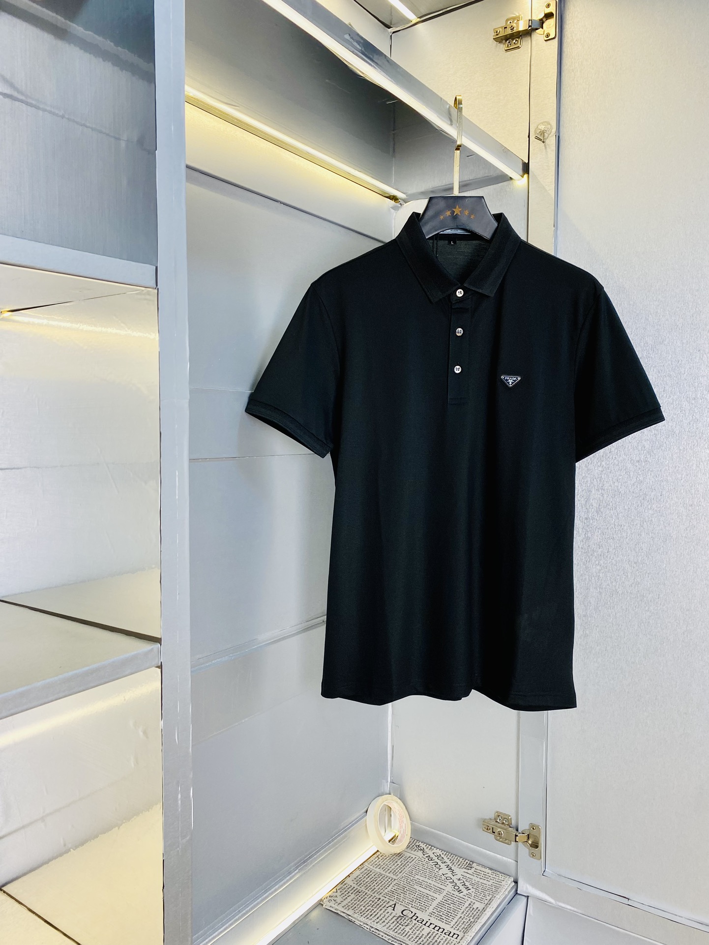 NO:424608,Wearable pound Prada Prada Original quality Latest clothes Short-sleeved lapel Short-sleeved Polo Selected counter customized top-grade imported mercerized cotton fabrics All details are perfectly 1 to 1 replica of the original product Restore the authenticity 100% Original hardware High-end custom auxiliary materials Original original mark Excellent upper body effect Number M-4XL,,prada,prada,T-shirt,alexander wang19860909可穿斤 普拉达Prada 原单品质 最新款衣服 短袖翻领短袖Polo 精选专柜订制顶级朱地丝光棉进口面料 所有细节做工完美1比1复刻 还原正品百分百 原版五金 高端订制辅料 原厂原标 上身效果超赞 码数 M-4XL,,prada,prada,T-shirt,alexander wang,Men's clothing