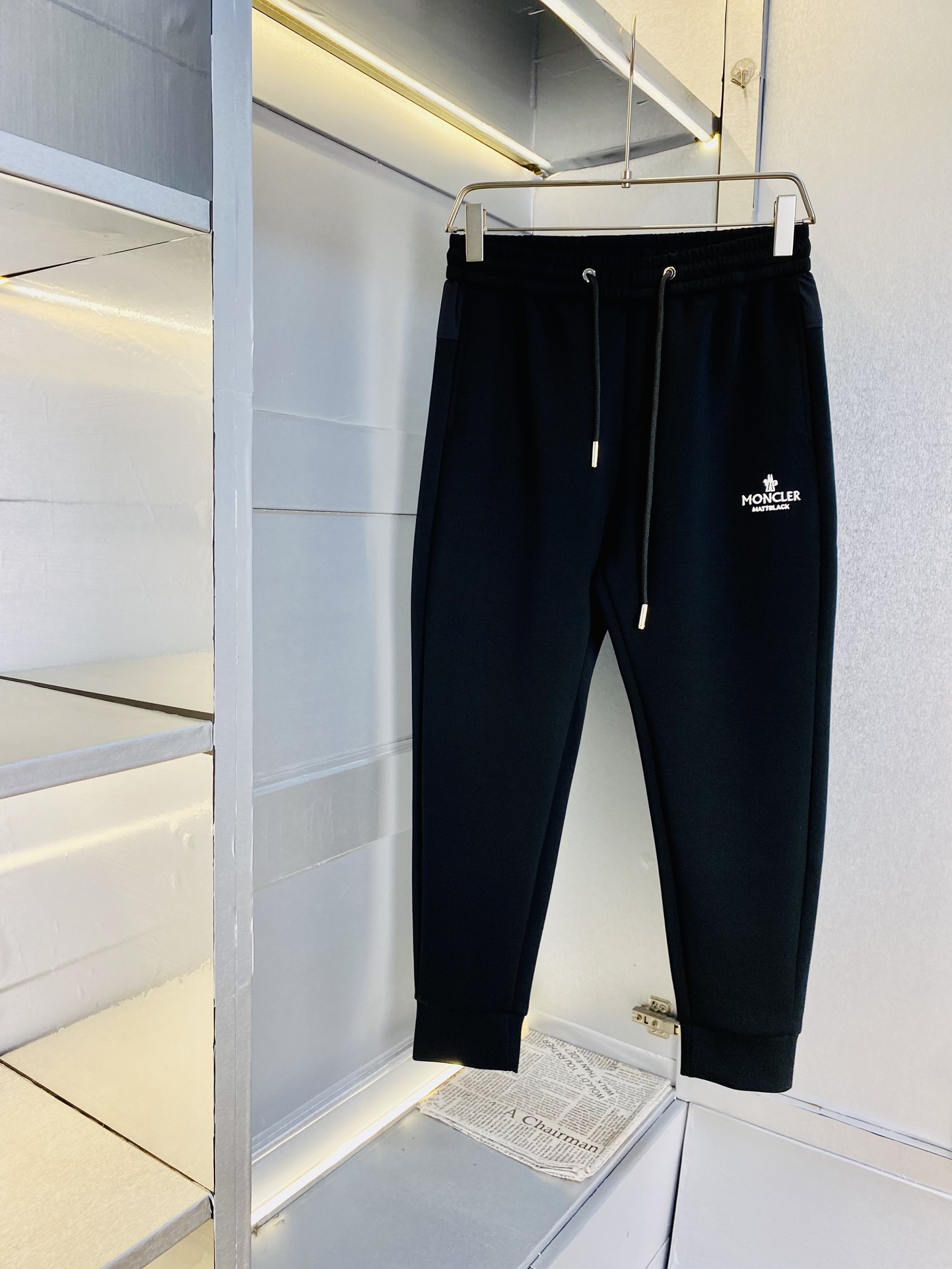 NO:151489,The original official website can wear 200 kilogram cover Moncler, simple and fashionable, autumn and winter casual pants, very comfortable to wear, low-key and luxurious, very classy when worn, and there is no need to say much about the trousers style and cutting. The upper body is exquisite and vivid. The truly first-class quality is the real-class casual pants elastic pants, which are made of Turkey's cotton, and the most famous tannin cloth is produced. The quality is excellent, and the pants are heavy washed to make the pants very soft!  Straight-footed style, not picky, the upper body is absolutely stylish, the waist is inlaid with silver jewelry, extremely luxurious. Number of sizes: M-3XL, christian louboutin, Moncler, alexander wang19860909官网原单货 可穿200斤蒙口Moncler 简约时尚 秋冬款休闲裤长裤身穿着非常舒适 低调不失奢华 穿出去非常有档次,裤型款式和裁剪亦无需多言 上身精致跃然.真正一等一顶级质料 真正殿堂级的休闲裤松紧裤,选用土耳其的棉花 生产出最有名的单宁布 品质卓然,经过重水洗使得裤子很柔软！直脚的版型 不挑人 上身绝对的有型 裤腰镶嵌银饰达人设计 极度奢华.码数:M-3XL,,christian louboutin,Moncler,alexander wang,Men's clothing