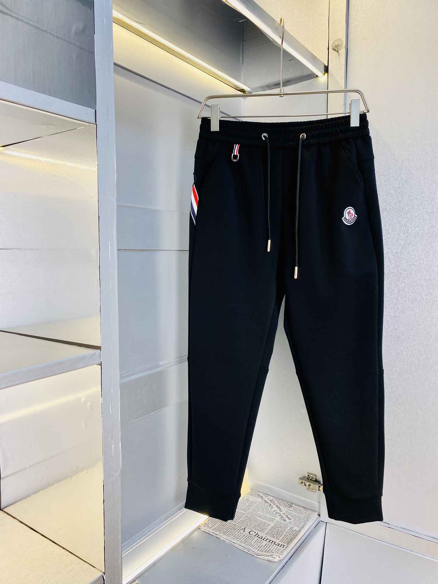 NO:122828,The original official website can wear 200 kilogram cover Moncler, simple and fashionable, autumn and winter casual pants, very comfortable to wear, low-key and luxurious, very classy when worn, and there is no need to say much about the trousers style and cutting. The upper body is exquisite and vivid. The truly first-class quality is the real-class casual pants elastic pants, which are made of Turkey's cotton, and the most famous tannin cloth is produced. The quality is excellent, and the pants are heavy washed to make the pants very soft!  Straight-footed style, not picky, the upper body is absolutely stylish, the waist is inlaid with silver jewelry, extremely luxurious. Number of sizes: M-3XL, christian louboutin, Moncler, alexander wang19860909官网原单货 可穿200斤蒙口Moncler 简约时尚 秋冬款休闲裤长裤身穿着非常舒适 低调不失奢华 穿出去非常有档次,裤型款式和裁剪亦无需多言 上身精致跃然.真正一等一顶级质料 真正殿堂级的休闲裤松紧裤,选用土耳其的棉花 生产出最有名的单宁布 品质卓然,经过重水洗使得裤子很柔软！直脚的版型 不挑人 上身绝对的有型 裤腰镶嵌银饰达人设计 极度奢华.码数:M-3XL,,christian louboutin,Moncler,alexander wang,Men's clothing