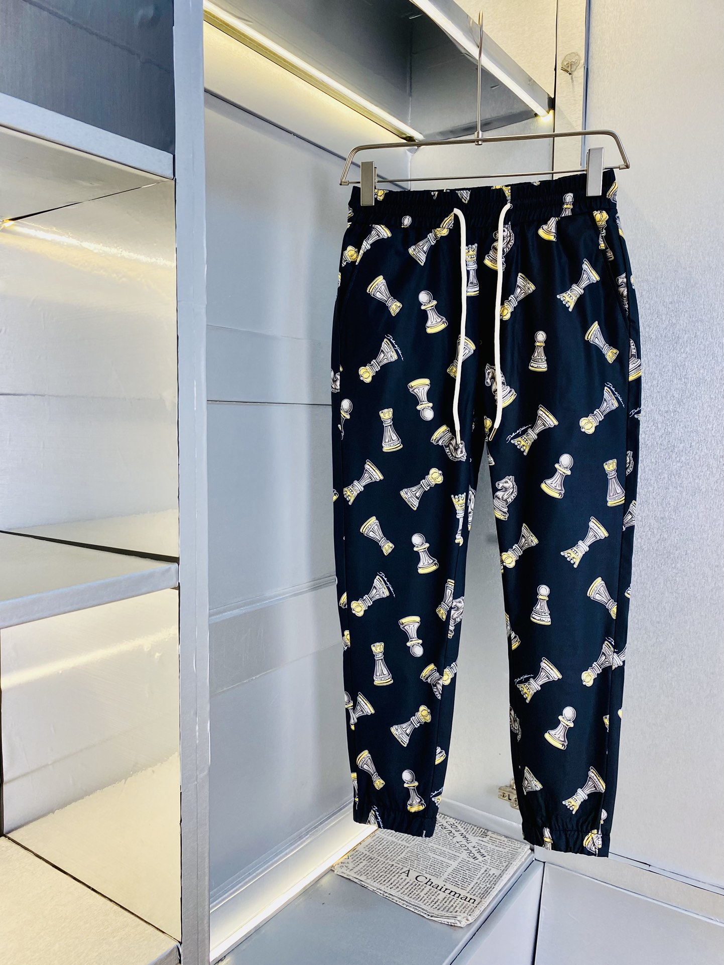 NO:159152,The original official website can wear 220 kilograms Hermes. Simple and fashionable. Early spring quick-drying pants casual pants, wardrobe elastic pants, cropped pants, very comfortable to wear, low-key and luxurious, very classy when worn, and there is no need to say much about the style and cutting of the pants. The upper body is exquisite and vivid. The truly first-class quality is the real-class casual pants elastic pants, which are made of Turkish cotton, and produce the most famous tannin cloth. The quality is excellent, and the pants are soft after heavy washing!  Straight-footed style, not picky, absolutely stylish, expert design, extremely luxurious. Number of sizes: M-4XL, hermes, hermes, alexander wang19860909官网原单货 可穿220斤爱马仕Hermes 简约时尚 早春款速干裤休闲裤卫裤松紧裤九分裤身穿着非常舒适 低调不失奢华 穿出去非常有档次,裤型款式和裁剪亦无需多言 上身精致跃然.真正一等一顶级质料 真正殿堂级的休闲裤松紧裤,选用土耳其的棉花 生产出最有名的单宁布 品质卓然,经过重水洗使得裤子很柔软！直脚的版型 不挑人 上身绝对的有型 达人设计 极度奢华.码数:M-4XL,,hermes,hermes,alexander wang,Men's clothing