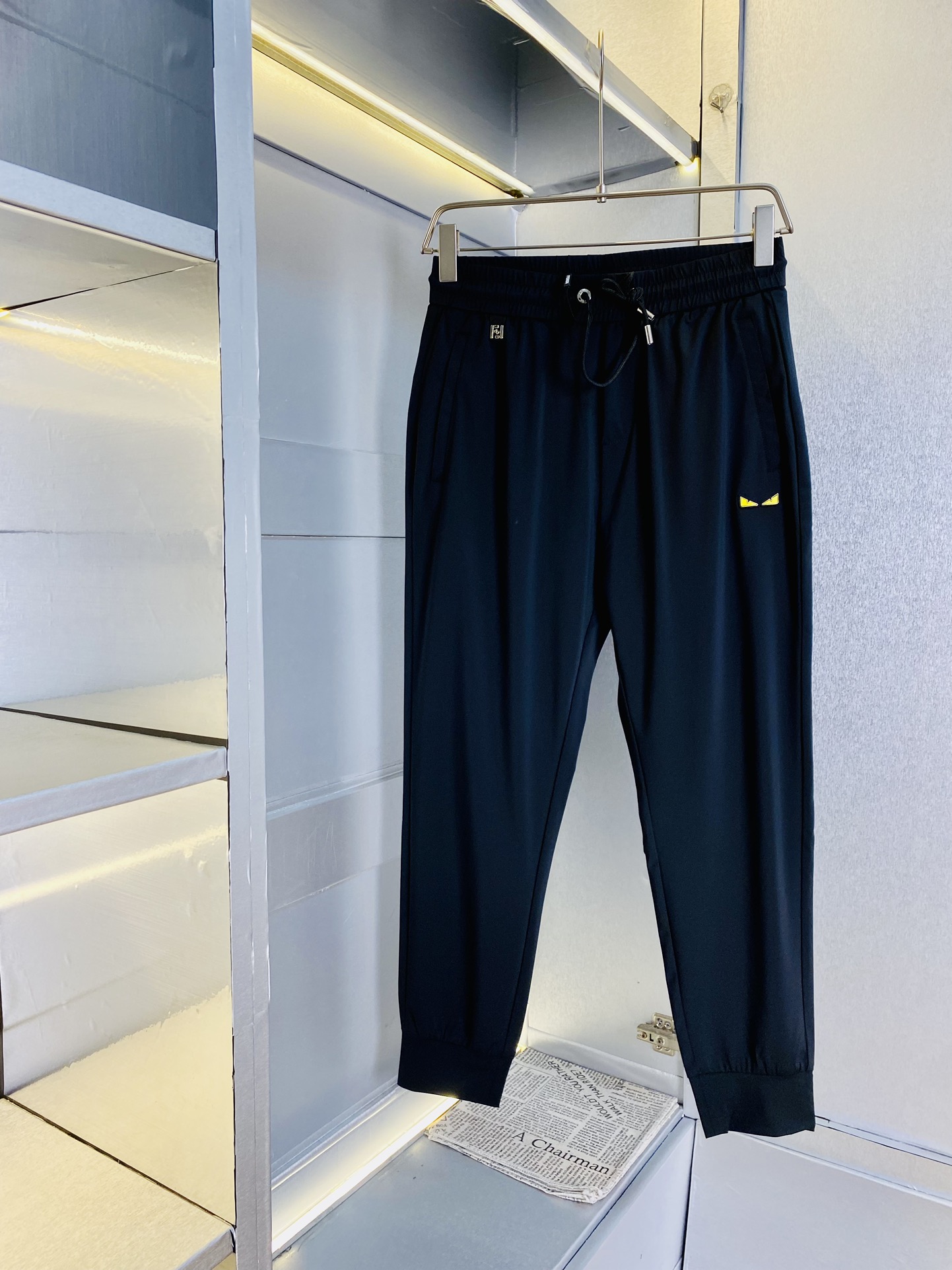 NO:138358,The original official website can wear 220 kilograms Fendi Fendi Simple and fashionable Early spring casual pants, wardrobe elastic pants, cropped pants, quick-drying pants, very comfortable to wear, low-key and luxurious, very classy when worn, and there is no need to say much about the style and cutting of the pants. The upper body is exquisite and vivid. The truly first-class quality is the real-class casual pants elastic pants, which are made of Turkey's cotton, produce the most famous tannin cloth. The quality is excellent, and the pants are soft after heavy washing!  Straight-footed style, not picky, absolutely stylish, expert design, extremely luxurious. Number of codes: M-4XL, fendi, fendi, alexander wang19860909官网原单货 可穿220斤芬迪Fendi 简约时尚 早春款休闲裤卫裤松紧裤九分裤速干裤身穿着非常舒适 低调不失奢华 穿出去非常有档次,裤型款式和裁剪亦无需多言 上身精致跃然.真正一等一顶级质料 真正殿堂级的休闲裤松紧裤,选用土耳其的棉花 生产出最有名的单宁布 品质卓然,经过重水洗使得裤子很柔软！直脚的版型 不挑人 上身绝对的有型 达人设计 极度奢华.码数:M-4XL,,fendi,fendi,alexander wang,Men's clothing