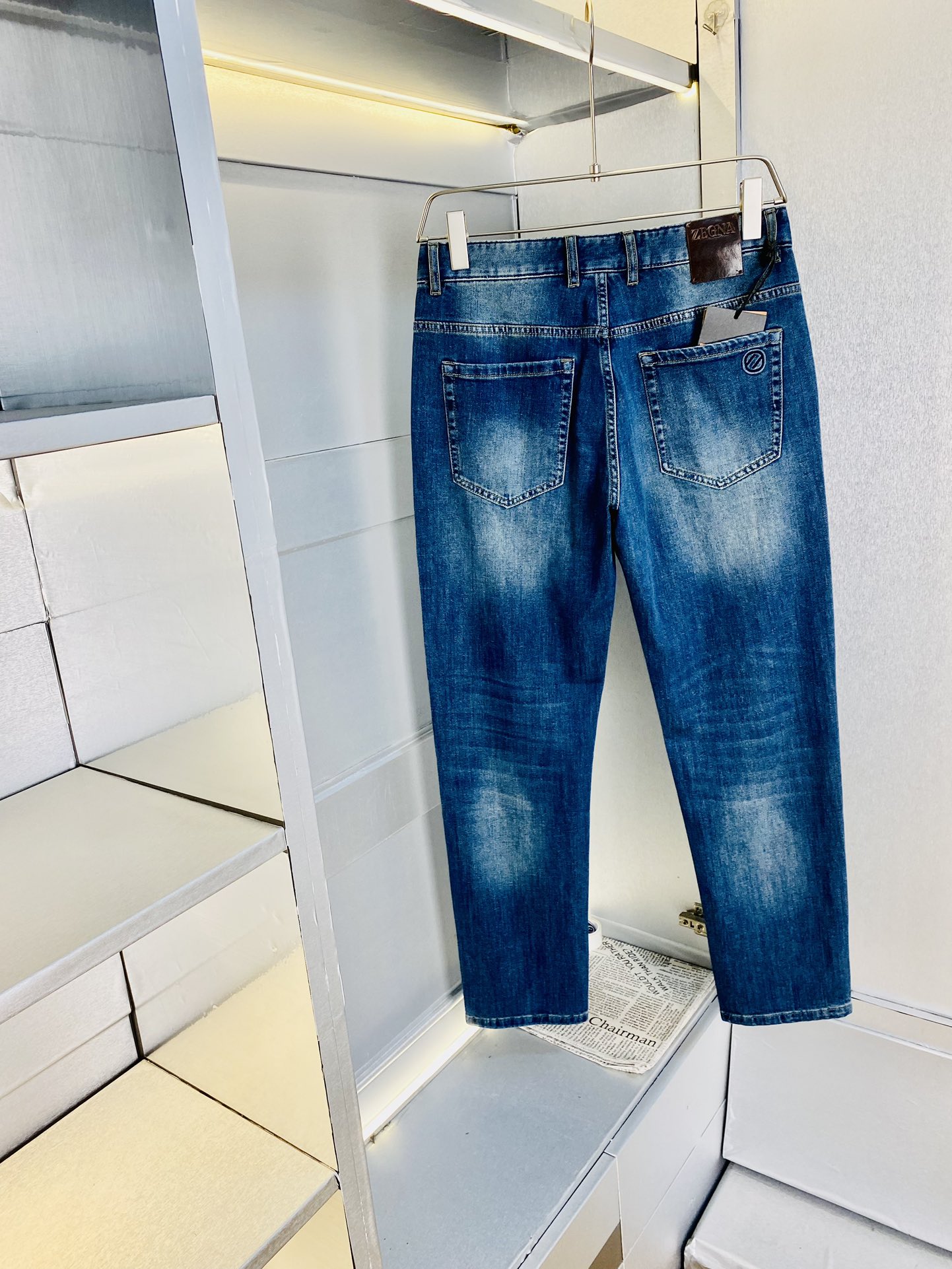 NO:122840,Original single product, 220 kilograms of fat man gospel, ZEGNA, the new early spring model is available at the same time for sale, fashionable casual pants and elastic jeans, imported original fabric, comfortable and breathable upper body, top craft hardware accessories. The grade is extremely high, the style is super positive, and the upper body is fashionable and stylish!  A must-have item in the closet!  Size 29-40 (35), zegna, jeans, alexander wang19860909原单货 可穿220斤胖子福音杰尼亚ZEGNA 新款早春款专柜同步有售,时尚休闲裤弹力牛仔裤,进口原版面料,上身舒适透气,顶级工艺五金配饰.档次极高,版型超正,上身时尚有型！衣橱必备单品！尺码29-40（有35）,,zegna,jeans,alexander wang,Men's clothing