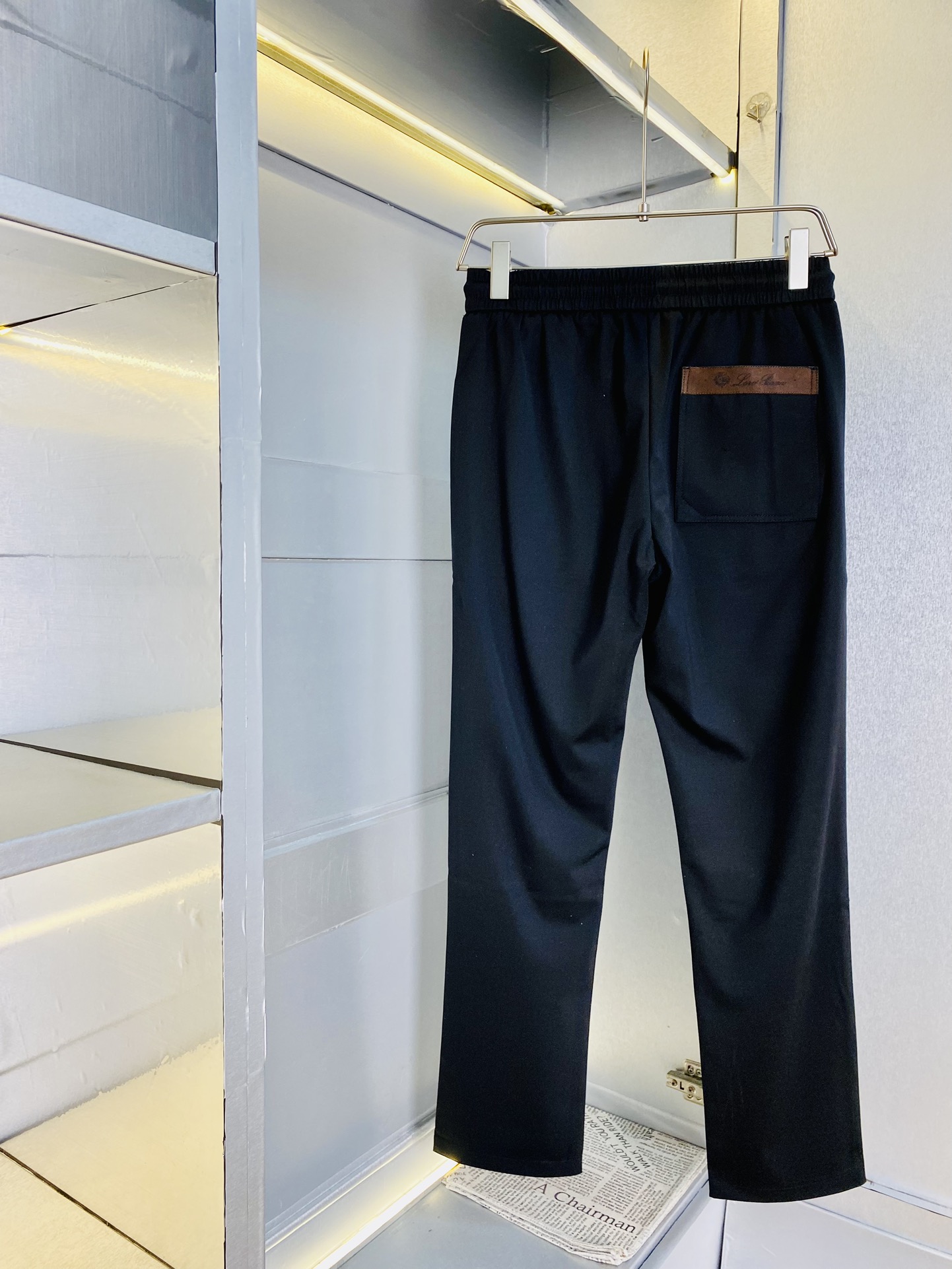 NO:132634,The original official website can wear 220 catties Lp, simple and fashionable, early spring casual pants, wardrobe elastic pants, quick-drying pants, straight pants, trousers, very comfortable to wear, low-key and luxurious, very classy when worn, trousers, trousers, no need to say much about the style and cutting of the pants, exquisite and vivid upper body. The truly first-class quality, the truly palace-grade casual pants, elastic pants, are made of Turkey's cotton, and produce the most famous tannin cloth. The quality is excellent, and the pants are soft after heavy washing!  Straight-footed style, not picky, absolutely stylish, expert design, extremely luxurious. Number of sizes: M-4XL, loro piano, alexander wang19860909官网原单货 可穿220斤Lp 简约时尚 早春款休闲裤卫裤松紧裤速干裤直筒裤长裤身穿着非常舒适 低调不失奢华 穿出去非常有档次,裤型款式和裁剪亦无需多言 上身精致跃然.真正一等一顶级质料 真正殿堂级的休闲裤松紧裤,选用土耳其的棉花 生产出最有名的单宁布 品质卓然,经过重水洗使得裤子很柔软！直脚的版型 不挑人 上身绝对的有型 达人设计 极度奢华.码数:M-4XL,,loro piana,alexander wang,Men's clothing