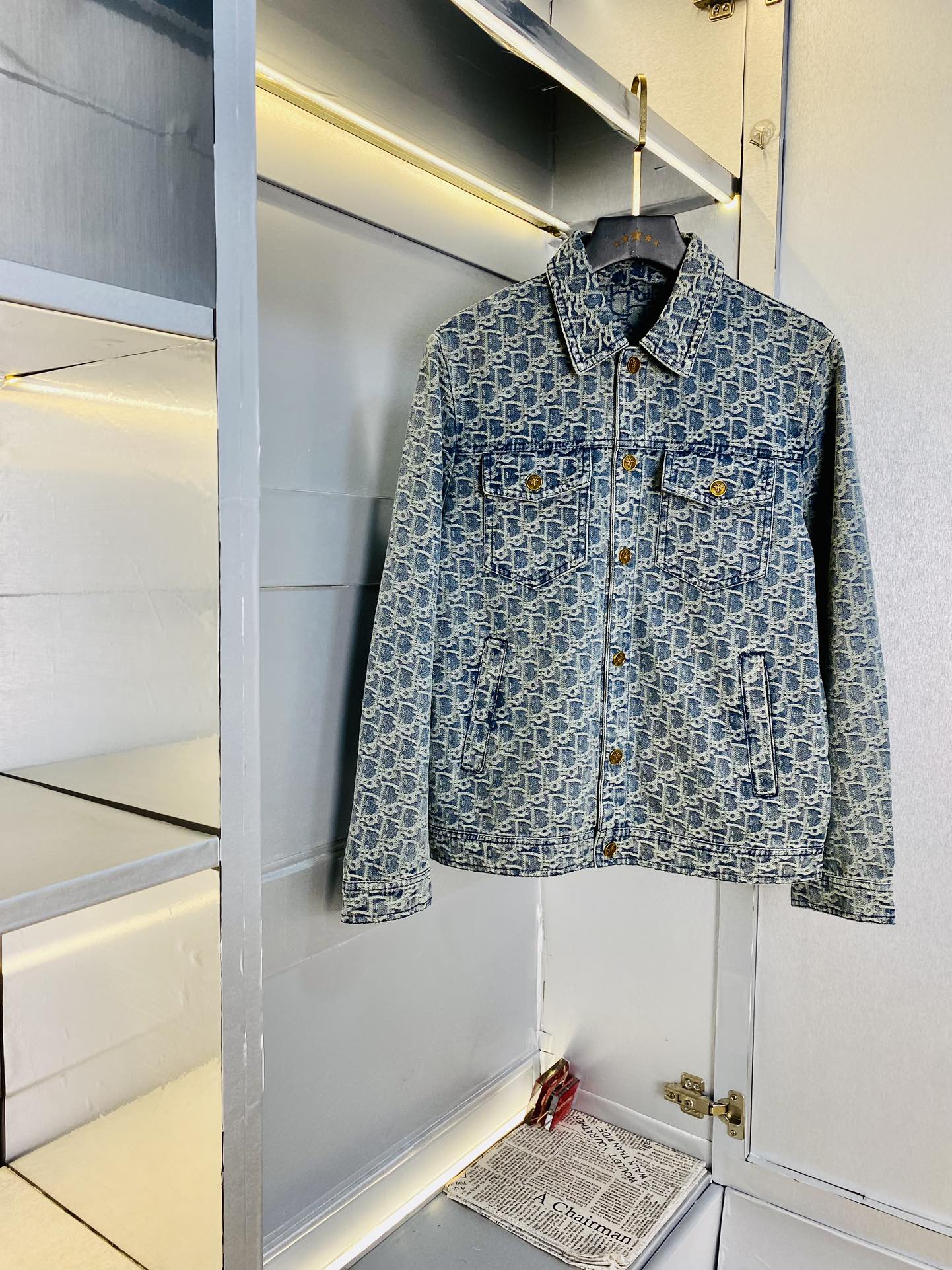 NO:119630,The original order on the official website can wear 190 catties Dior early spring model!  New denim jacket, denim jacket, high-quality, original fabric, same style as internet celebrity, mold-opening custom hardware accessories, very comfortable, super versatile and beautiful jacket, non-market ordinary version, random comparison, absolutely guaranteed quality, color picture, size M-3XL,,dior,dior, jackets & coats, jackets & coats, alexander wang19860909官网原单货 可穿190斤迪奥Dior 早春款！新款牛仔外套牛仔夹克 高版本高品质 原版面料网红明星同款 开模定制五金辅料 感非常舒服 超级百搭好看的一款外套 非市场普通版本 随意对比 品质绝对保证 颜色图色 尺码M-3XL,,dior,dior,jackets & coats,jackets & coats,alexander wang,Men's clothing