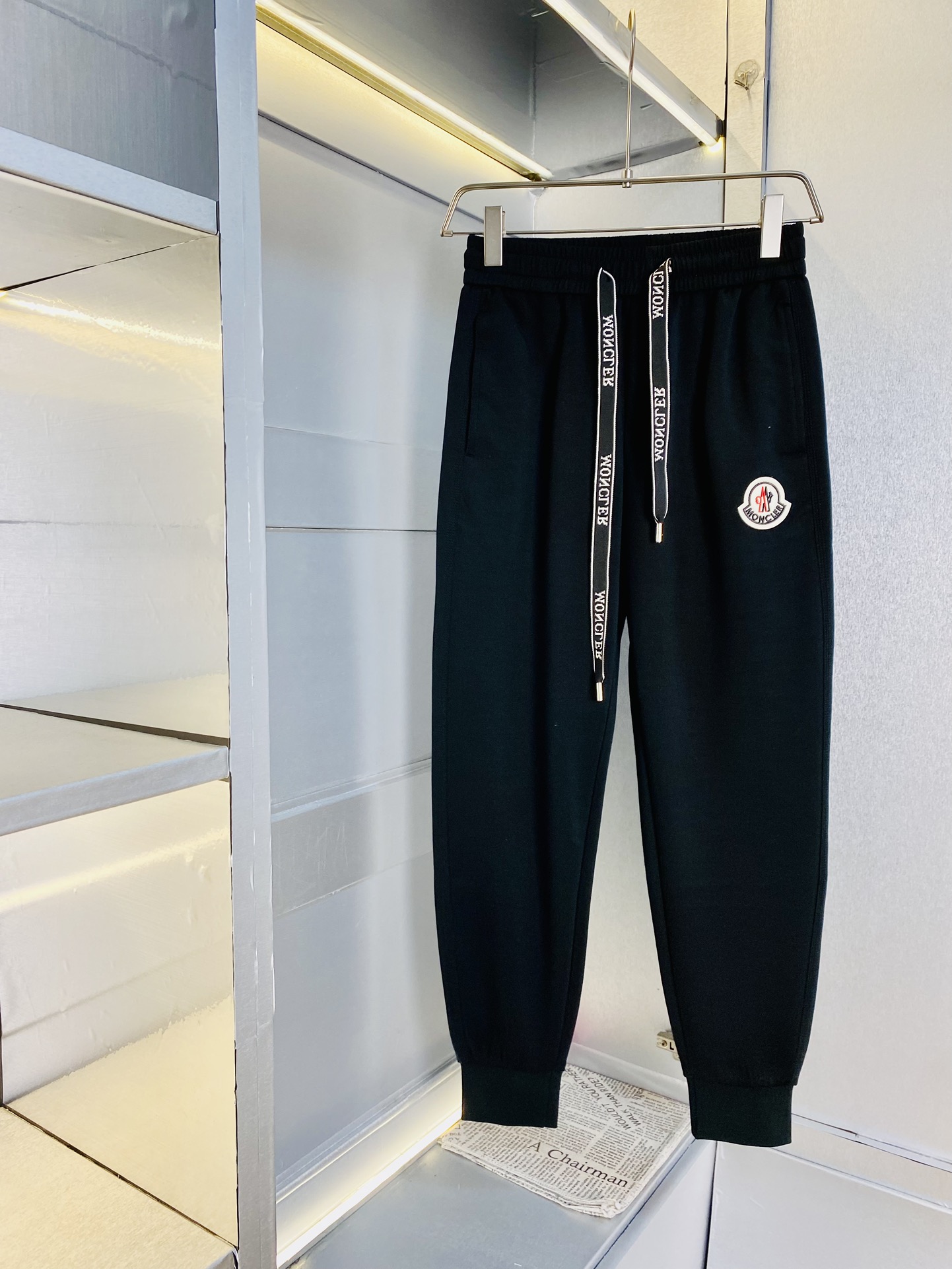 NO:161629,The original official website can wear 200 kilograms of silhouette Moncler Simple and fashionable Early spring casual pants are very comfortable to wear, low-key and luxurious, very classy when worn, and there is no need to say much about the style and cutting of the pants. The upper body is exquisite and vivid. The truly first-class quality is the real palace-level casual pants elastic pants, sleeved trousers, and the cotton of Turkey produces the most famous tannin cloth. The quality is excellent, and the pants are heavy washing makes the pants very soft!  Straight-footed style, not picky, the upper body is absolutely stylish, the waist is inlaid with silver jewelry, extremely luxurious. Number of sizes: M-3XL, christian louboutin, Moncler, alexander wang19860909官网原单货 可穿200斤蒙口Moncler 简约时尚 早春款休闲裤九分裤身穿着非常舒适 低调不失奢华 穿出去非常有档次,裤型款式和裁剪亦无需多言 上身精致跃然.真正一等一顶级质料 真正殿堂级的休闲裤松紧裤卫裤,选用土耳其的棉花 生产出最有名的单宁布 品质卓然,经过重水洗使得裤子很柔软！直脚的版型 不挑人 上身绝对的有型 裤腰镶嵌银饰达人设计 极度奢华.码数:M-3XL,,christian louboutin,Moncler,alexander wang,Men's clothing