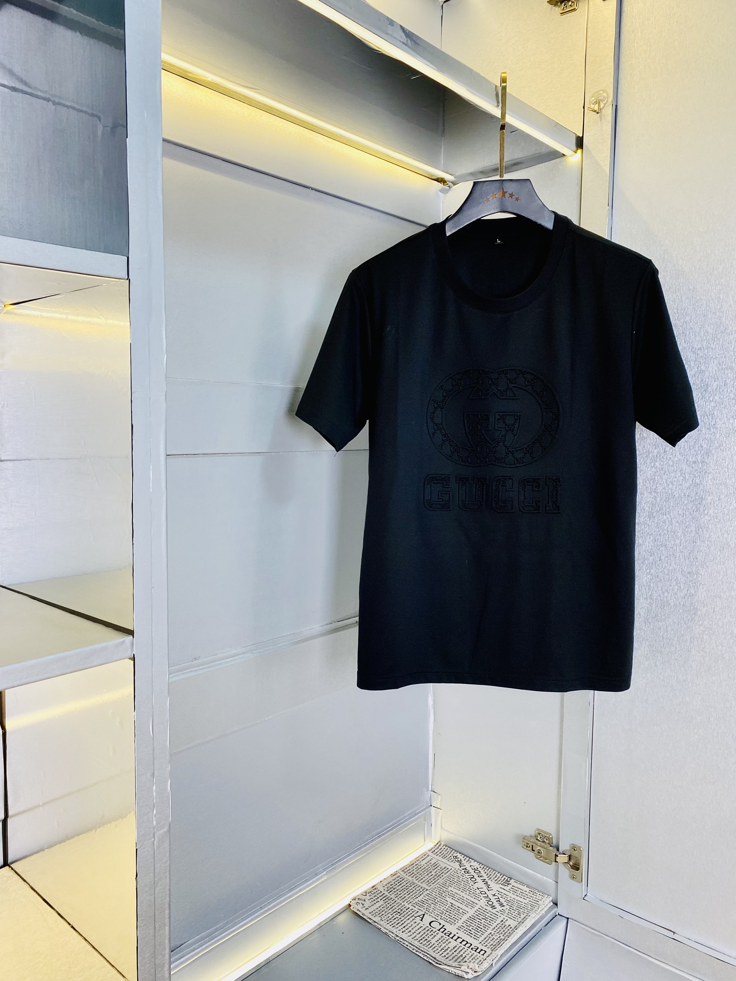 NO:510628,190 catties Gucci Original single quality 2025 latest short-sleeved counter customized top-grade double mercerized cotton imported fabrics. All details are perfectly 1 to 1 replicate. Restore the authenticity 100% original hardware High-end custom auxiliary materials Original factory original standard The upper body effect is excellent. Number of codes M-3XL,,gucci,T-shirt,alexander wang19860909可穿190斤 古奇Gucci 原单品质 2025最新款短袖 精选专柜订制顶级双丝光棉进口面料 所有细节做工完美1比1复刻 还原正品百分百 原版五金 高端订制辅料 原厂原标 上身效果超赞 码数 M-3XL,,gucci,T-shirt,alexander wang,Men's clothing