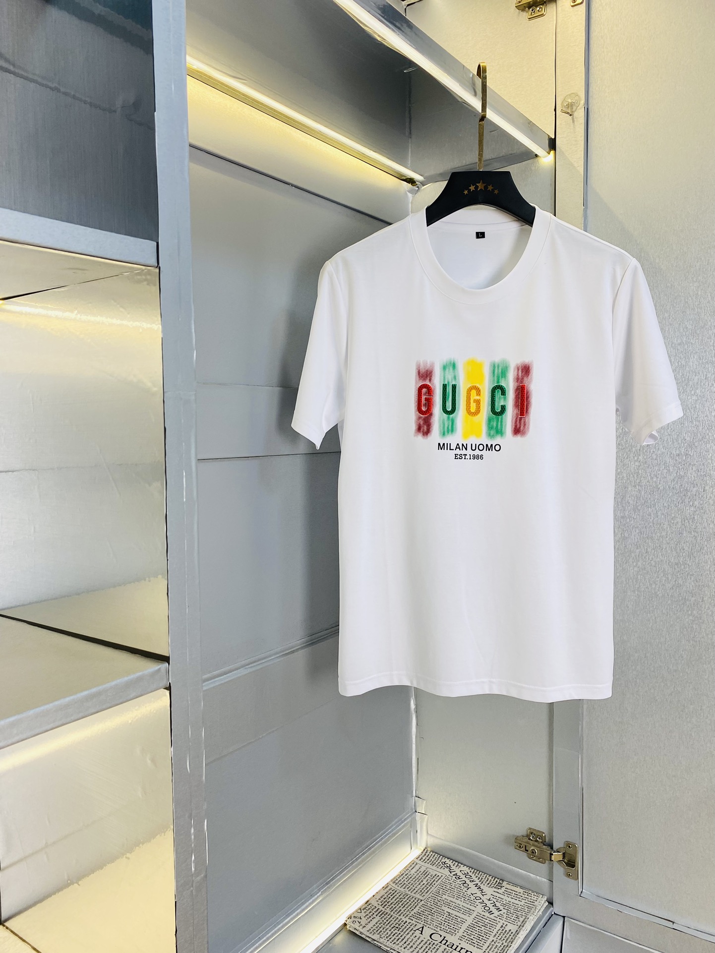 NO:117910,190 catties Gucci Original single quality 2025 latest short-sleeved counter customized top-grade double mercerized cotton imported fabrics. All details are perfectly 1 to 1 replicate. Restore the authenticity 100% original hardware High-end custom auxiliary materials Original factory original standard The upper body effect is excellent. Number of codes M-3XL,,gucci,T-shirt,alexander wang19860909可穿190斤 古奇Gucci 原单品质 2025最新款短袖 精选专柜订制顶级双丝光棉进口面料 所有细节做工完美1比1复刻 还原正品百分百 原版五金 高端订制辅料 原厂原标 上身效果超赞 码数 M-3XL,,gucci,T-shirt,alexander wang,Men's clothing