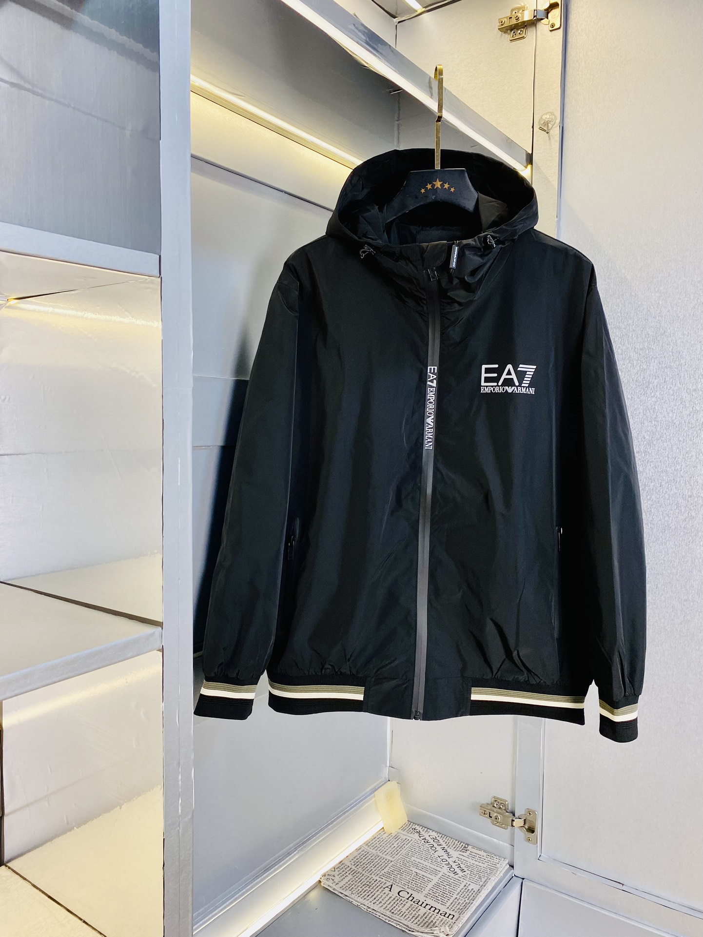 NO:142520,The original order of the official website can wear 190 catties Armani Armani 2025 spring model!  New jacket jacket windbreaker, high-quality, original fabric, same style as internet celebrity, open mold custom hardware accessories, very comfortable, super versatile, beautiful jacket, non-market, ordinary version, random comparison, absolutely guaranteed quality, color, size M-3XL,,armani,armani, jackets & coats, jackets & coats, alexander wang19860909官网原单货 可穿190斤阿玛尼Armani 2025春款！新款外套夹克防风衣 高版本高品质 原版面料网红明星同款 开模定制五金辅料 感非常舒服 超级百搭好看的一款外套 非市场普通版本 随意对比 品质绝对保证 颜色图色 尺码M-3XL,,armani,armani,jackets & coats,jackets & coats,alexander wang,Men's clothing