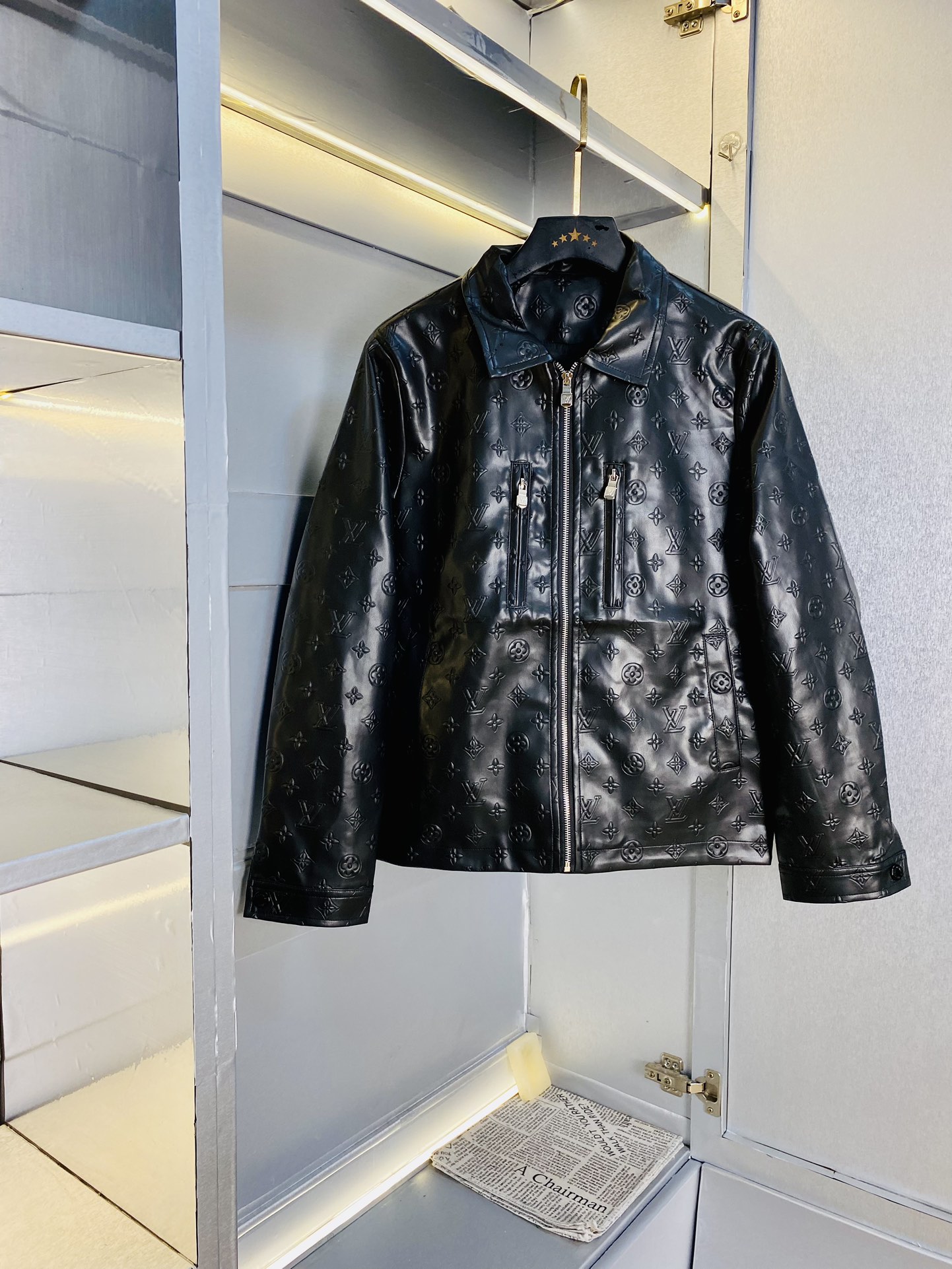 NO:142532,The original order of the official website can wear 190 catties Louis Vuitton Lv 2025 spring model!  New leather jacket leather jacket windbreaker high version high quality original fabric internet celebrity celebrity model opening mold custom hardware accessories very comfortable super versatile jacket non-market ordinary version random comparison absolutely guaranteed quality color picture color size M-3XL,,louis vuitton,louis vuitton,jackets & coats,jackets & coats,leather jacket,alexander wang19860909官网原单货 可穿190斤路易威登Lv 2025春款！新款皮衣外套皮衣夹克防风衣 高版本高品质 原版面料网红明星同款 开模定制五金辅料 感非常舒服 超级百搭好看的一款外套 非市场普通版本 随意对比 品质绝对保证 颜色图色 尺码M-3XL,,louis vuitton,louis vuitton,jackets & coats,jackets & coats,leather jacket,alexander wang,Men's clothing