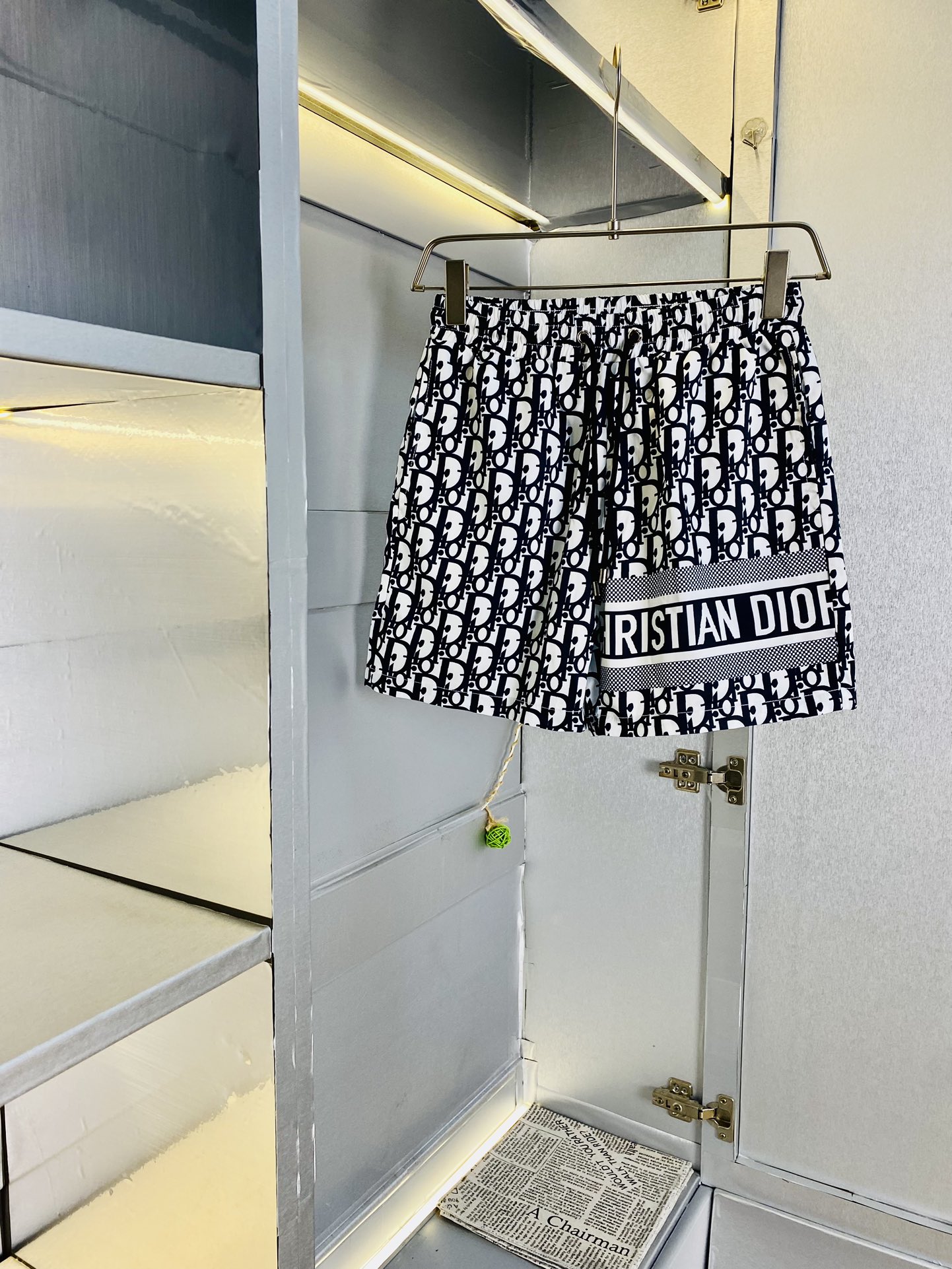 NO:480902,Original single product, couple Dior Dior 2025 summer new shorts available at the counter, complete three standards, with washing water mark, hardware with logo, fashionable casual pants, quick-drying pants, beach pants, imported original fabric, comfortable and breathable upper body, top craft pattern, waist craft thread enclosure, extremely high grade, super positive style, fashionable and stylish upper body!  A must-have item for spring and summer wardrobe!  Size M-3XL, dior, dior, shorts, alexander wang19860909原单货 情侣款迪奥Dior 2025夏季新品短裤 专柜同步有售,三标齐全 带洗水唛 五金带Logo,时尚休闲裤 速干裤 沙滩裤,进口原版面料,上身舒适透气,顶级工艺图案,腰围工艺螺纹围接,档次极高,版型超正,上身时尚有型！春夏衣橱必备单品！尺码M-3XL,,dior,dior,shorts,alexander wang,Men's clothing