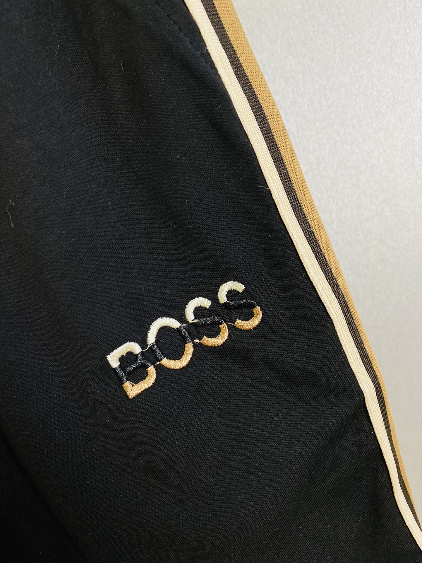 P180 可穿200斤 情侣款💞 雨果博斯Boss 原单品质 2025最新款 短裤五分裤松紧裤运动裤高级做工！精选专柜订制纯棉进口面料 所有细节做工完美1比1复刻 还原正品百分百 原版五金 高端订制辅料 原厂原标 上身效果超赞！码数：S-XL （170/130斤穿S） 