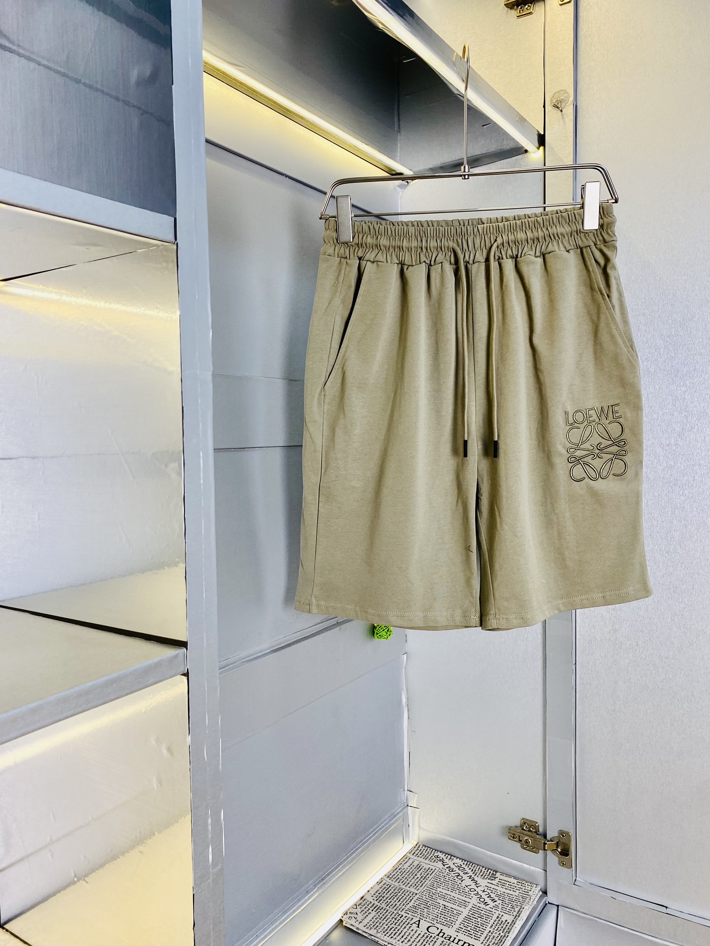 NO:154248,Can wear 200 kilograms for couples Loewe original single quality 2025 latest style shorts, five-quarter pants, elastic pants, sports pants high-end workmanship!  Selected counter custom-made pure cotton imported fabrics, all details are perfectly 1 to 1 replica, restore the authenticity 100% original hardware, high-end customized auxiliary materials, original factory original standard, excellent upper body effect!  S-XL (170/140 catties wear S), loewe, loewe, shorts, alexander wang19860909可穿200斤 情侣款 罗意威Loewe 原单品质 2025最新款 短裤五分裤松紧裤运动裤高级做工！精选专柜订制纯棉进口面料 所有细节做工完美1比1复刻 还原正品百分百 原版五金 高端订制辅料 原厂原标 上身效果超赞！码数S-XL（170/140斤穿S）,,loewe,loewe,shorts,alexander wang,Men's clothing