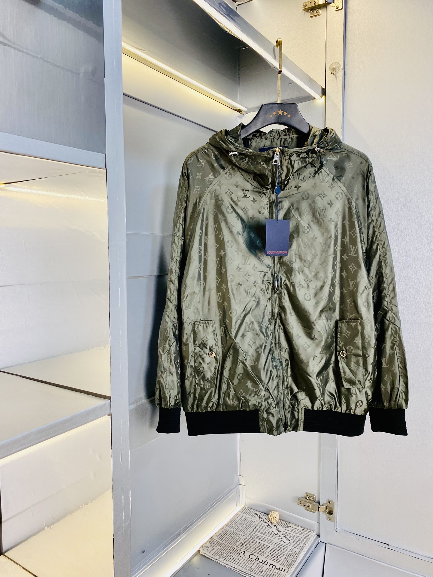 NO:119660,The original order of the official website can wear 190 catties Louis Vuitton Lv spring style!  New jacket jacket windbreaker, high-quality, original fabric, same style as internet celebrity, mold opening custom hardware accessories, very comfortable, super versatile, beautiful jacket, non-market, ordinary version, random comparison, absolutely guaranteed quality, color, size M-3XL,,louis vuitton,louis vuitton,jackets & coats,jackets & coats,alexander wang19860909官网原单货 可穿190斤路易威登Lv 春款！新款外套夹克防风衣 高版本高品质 原版面料网红明星同款 开模定制五金辅料 感非常舒服 超级百搭好看的一款外套 非市场普通版本 随意对比 品质绝对保证 颜色图色 尺码M-3XL,,louis vuitton,louis vuitton,jackets & coats,jackets & coats,alexander wang,Men's clothing