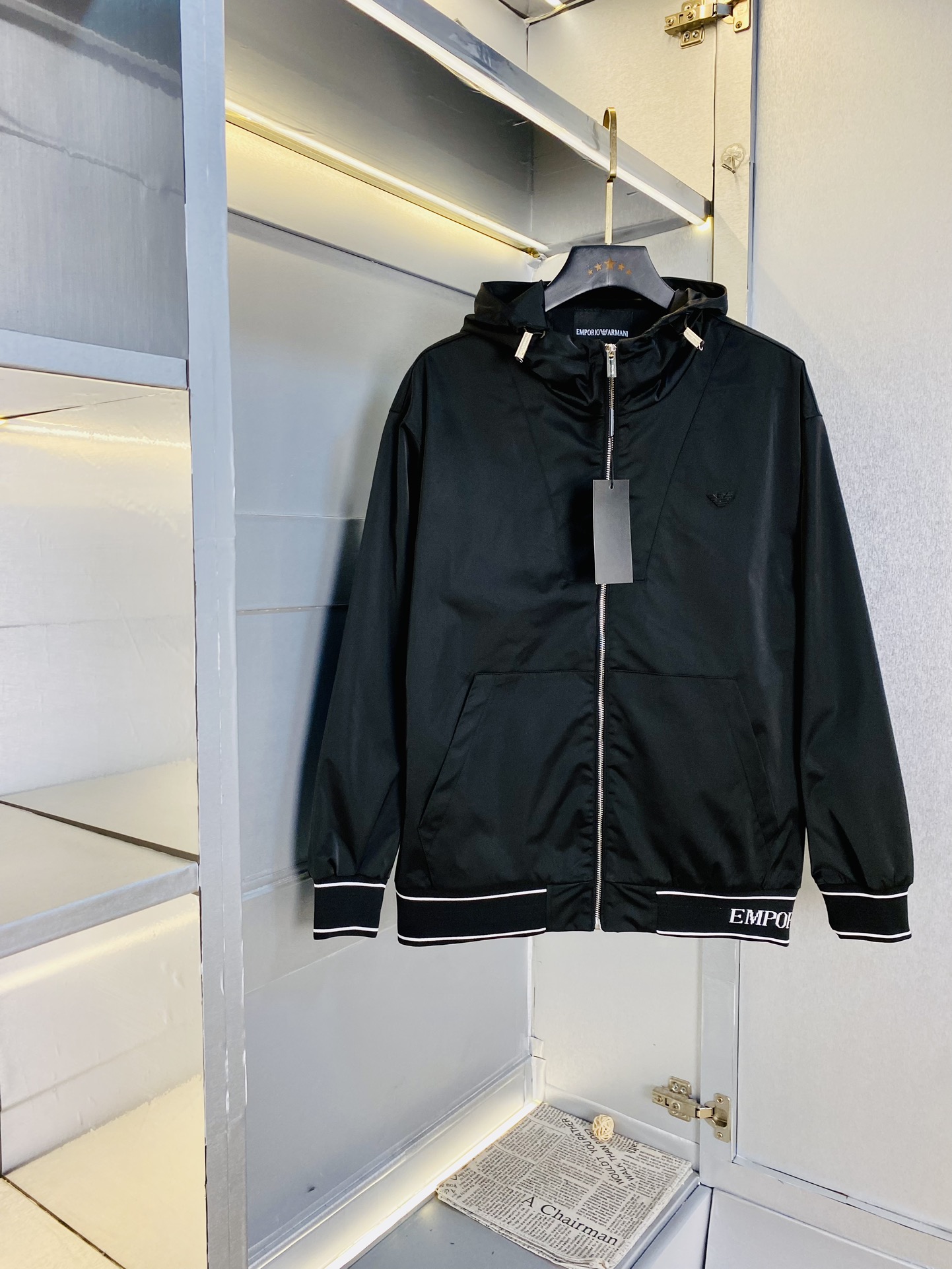 NO:129565,The original order of the official website can wear 190 catties Armani spring style!  New jacket jacket windbreaker, high-quality, original fabric, same style as internet celebrity, open mold custom hardware accessories, very comfortable, super versatile, beautiful jacket, non-market, ordinary version, random comparison, absolutely guaranteed quality, color, size M-3XL,,armani,armani, jackets & coats, jackets & coats, alexander wang19860909官网原单货 可穿190斤阿玛尼Armani 春款！新款外套夹克防风衣 高版本高品质 原版面料网红明星同款 开模定制五金辅料 感非常舒服 超级百搭好看的一款外套 非市场普通版本 随意对比 品质绝对保证 颜色图色 尺码M-3XL,,armani,armani,jackets & coats,jackets & coats,alexander wang,Men's clothing