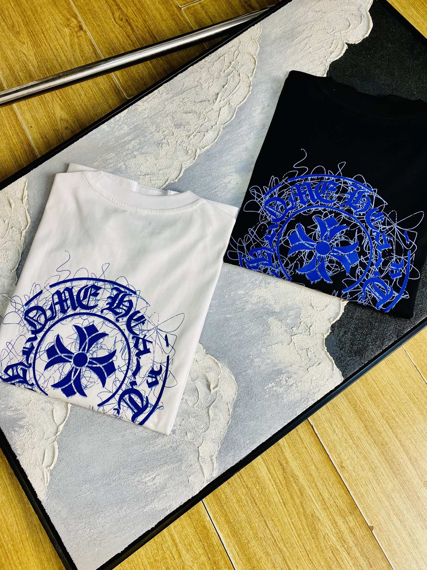 NO:121092,Wear 210 pounds, gospel of fat man, couple outfit, ChromeHearts, original single quality, latest 2025 men's short-sleeved T-shirt, selected counter customized top mercerized cotton imported fabric, all details are perfectly 1 to 1 replica, restore the authentic 100% original hardware, high-end customized auxiliary materials, original factory original standard, excellent upper body effect!  M-3XL (175/130 catties M), chrome hearts, chrome hearts, T-shirt, tees, t-shirt, alexander wang19860909穿210斤 胖子福音 情侣装克罗心ChromeHearts 原单品质 2025最新款 男装短袖T恤 精选专柜订制顶级丝光棉进口面料 所有细节做工完美1比1复刻 还原正品百分百 原版五金 高端订制辅料 原厂原标 上身效果超赞！码数偏大M-3XL(175/130斤穿M),,chrome hearts,chrome hearts,T-shirt,tees，t-shirt,alexander wang,Men's clothing