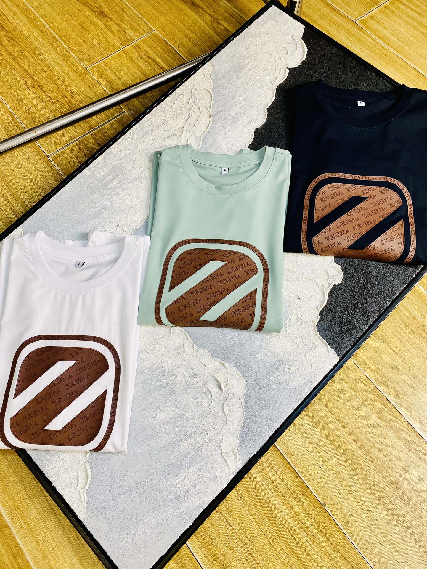 NO:124678,The same style on the official website can wear 205 catties. ZEGNA original single quality. The latest short-sleeved style of 2025. Selected counter customized top-grade double mercerized cotton imported fabric. All details are perfectly 100% replicated. Original hardware. High-end customized auxiliary materials. Original original mark. The upper body effect is excellent. Number of codes. M-4XL,,zegna,T-shirt,alexander wang.19860909官网同款可穿205斤 杰尼亚ZEGNA 原单品质 2025最新款短袖 精选专柜订制顶级双丝光棉进口面料 所有细节做工完美1比1复刻 还原正品百分百 原版五金 高端订制辅料 原厂原标 上身效果超赞 码数 M-4XL,,zegna,T-shirt,alexander wang,Men's clothing