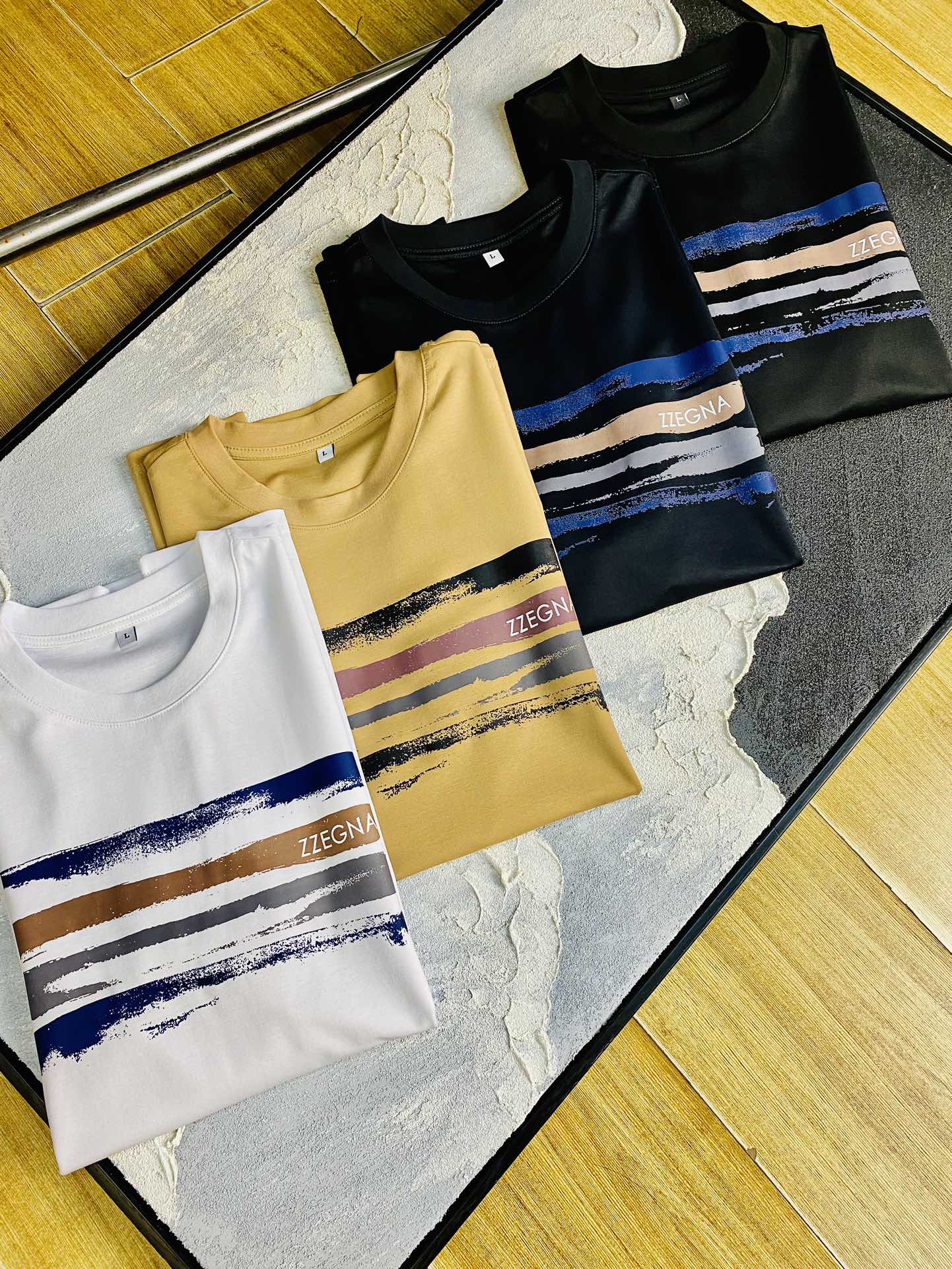 NO:121075,The same style on the official website can wear 205 catties. Zegna original single quality. The latest short-sleeved style of 2025. Selected counter customized top-grade double mercerized cotton imported fabric. All details are perfectly 100% replicated. Original hardware. High-end customized auxiliary materials. Original original mark. The upper body effect is excellent. Number of codes. M-4XL,,zegna,T-shirt,alexander wang.19860909官网同款可穿205斤 杰尼亚Zegna 原单品质 2025最新款短袖 精选专柜订制顶级双丝光棉进口面料 所有细节做工完美1比1复刻 还原正品百分百 原版五金 高端订制辅料 原厂原标 上身效果超赞 码数 M-4XL,,zegna,T-shirt,alexander wang,Men's clothing