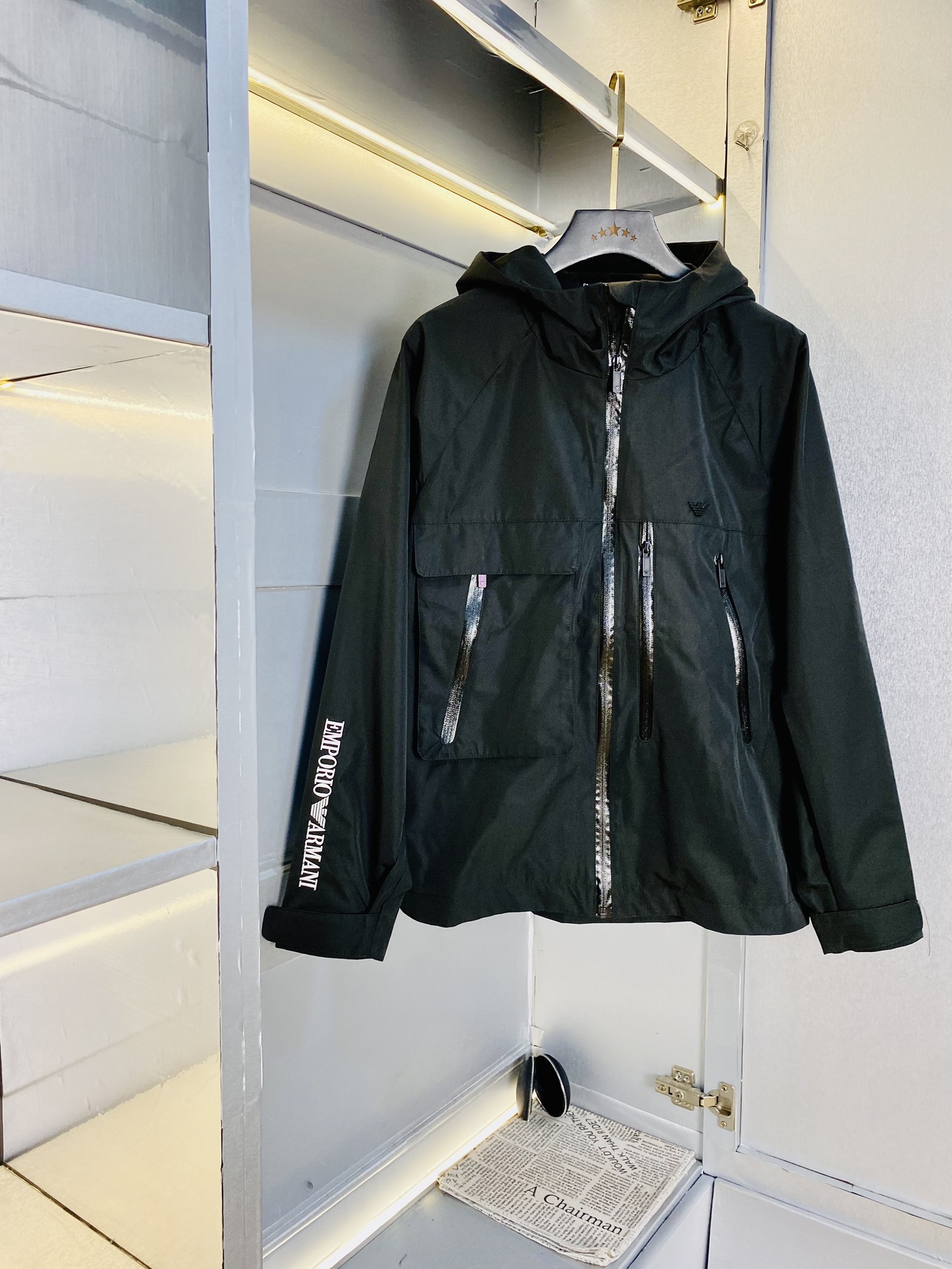 NO:130981,The original order of the official website can wear 190 catties Armani Armani 2025 early spring model!  New jacket Jacket jacket High-quality high-quality Original fabric Internet celebrity celebrity model Customized hardware accessories very comfortable Super versatile and beautiful jacket Non-market ordinary version Compare absolutely guaranteed Quality color picture Size M-3XL,,armani,armani,jackets & coats,jackets & coats,alexander wang19860909官网原单货 可穿190斤阿玛尼Armani 2025早春款！新款 外套 夹克冲锋衣 高版本高品质 原版面料网红明星同款 开模定制五金辅料 感非常舒服 超级百搭好看的一款外套 非市场普通版本 随意对比 品质绝对保证 颜色图色 尺码M-3XL,,armani,armani,jackets & coats,jackets & coats,alexander wang,Men's clothing