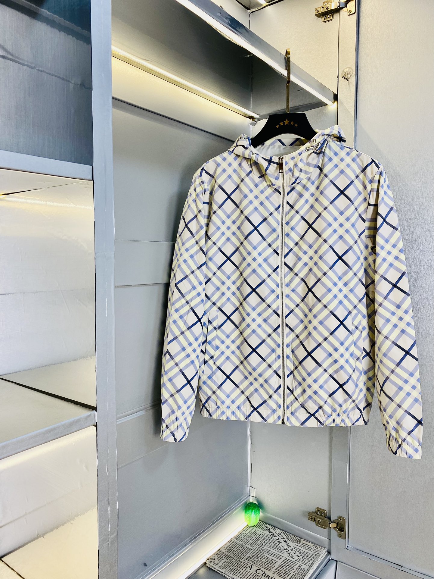 NO:122868,The original order of the official website can wear 200 kilogram Burberry early spring style!  New jacket jacket windbreaker, high-quality, original fabric, same style as internet celebrity, mold opening custom hardware accessories, very comfortable, super versatile, beautiful jacket, non-market, ordinary version, random comparison, absolutely guaranteed quality, color, color, size M-4XL,,burberry,burberry,jackets & coats,jackets & coats,alexander wang19860909官网原单货 可穿200斤巴宝莉Burberry 早春款！新款外套夹克防风衣 高版本高品质 原版面料网红明星同款 开模定制五金辅料 感非常舒服 超级百搭好看的一款外套 非市场普通版本 随意对比 品质绝对保证 颜色图色 尺码M-4XL,,burberry,burberry,jackets & coats,jackets & coats,alexander wang,Men's clothing