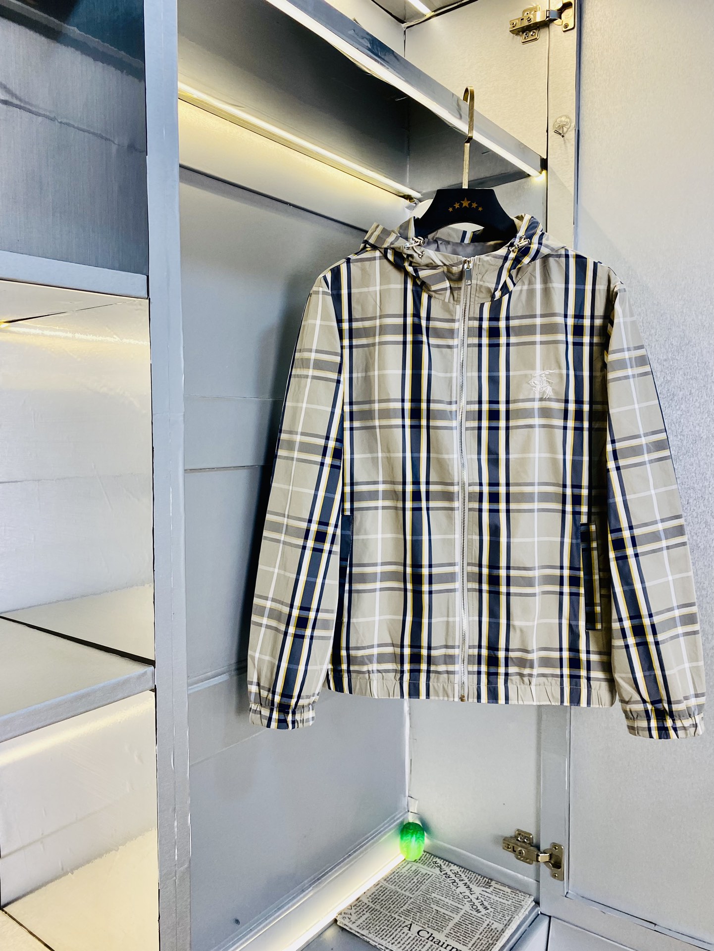 NO:124676,The original order on the official website can wear 200 kilogram Burberry 2025 early spring model!  New jacket jacket windbreaker, high-quality, original fabric, same style as internet celebrity, mold opening custom hardware accessories, very comfortable, super versatile, beautiful jacket, non-market, ordinary version, random comparison, absolutely guaranteed quality, color, color, size M-4XL,,burberry,burberry,jackets & coats,jackets & coats,alexander wang19860909官网原单货 可穿200斤巴宝莉Burberry 2025早春款！新款外套夹克防风衣 高版本高品质 原版面料网红明星同款 开模定制五金辅料 感非常舒服 超级百搭好看的一款外套 非市场普通版本 随意对比 品质绝对保证 颜色图色 尺码M-4XL,,burberry,burberry,jackets & coats,jackets & coats,alexander wang,Men's clothing